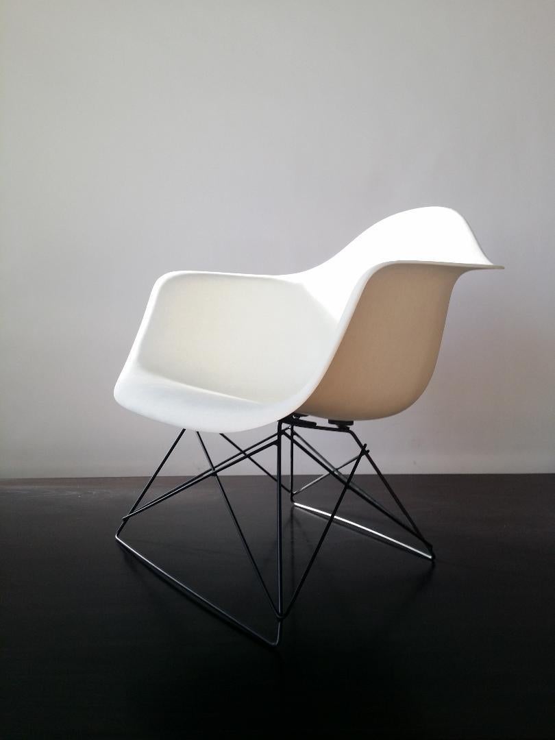 Mid-Century Modern White Eames LAR Cats Cradle Chair