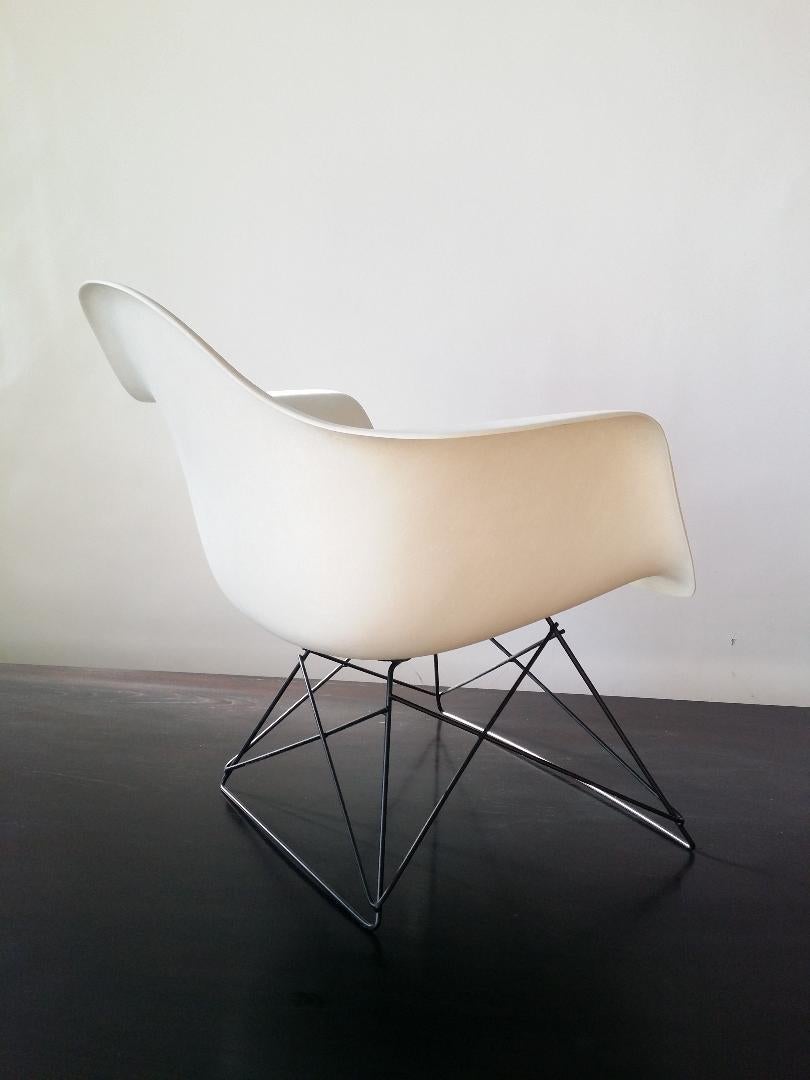 White Eames LAR Cats Cradle Chair 1