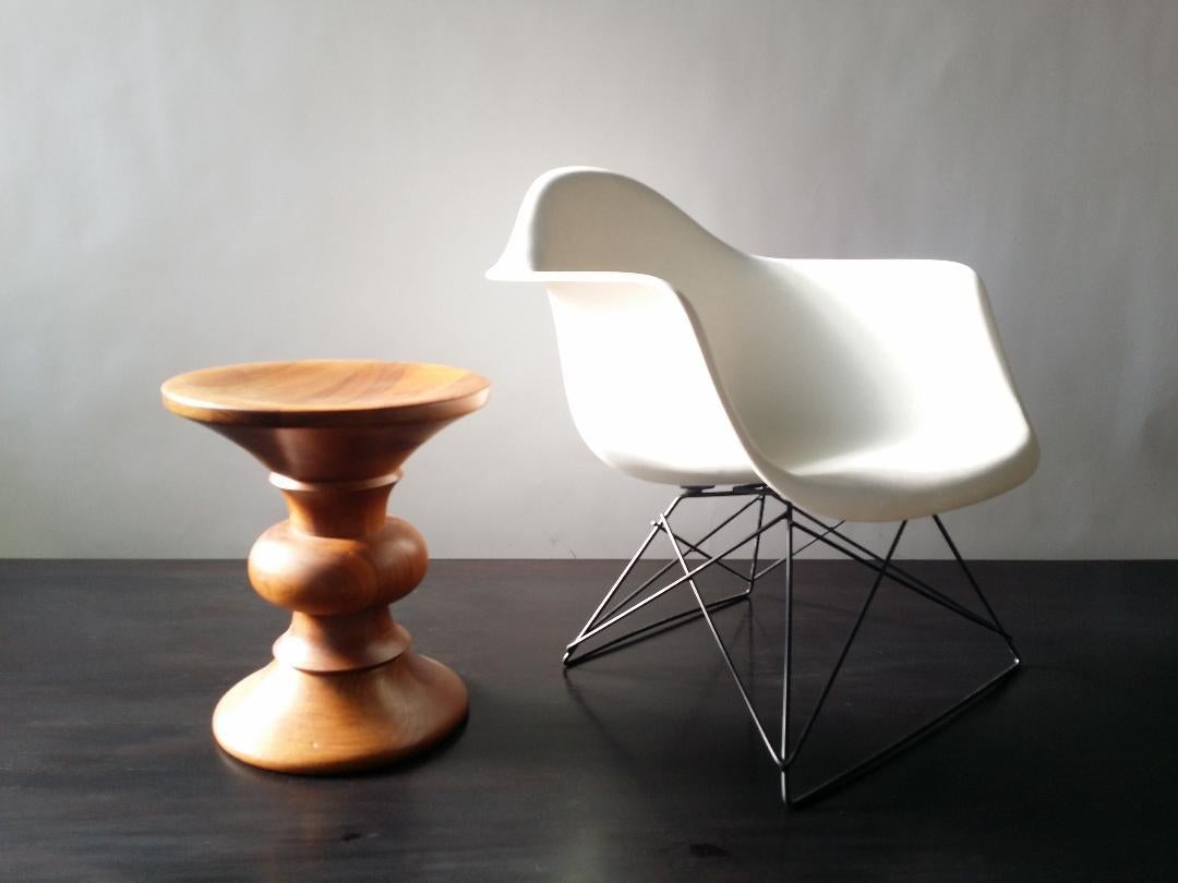 White Eames LAR Cats Cradle Chair 2