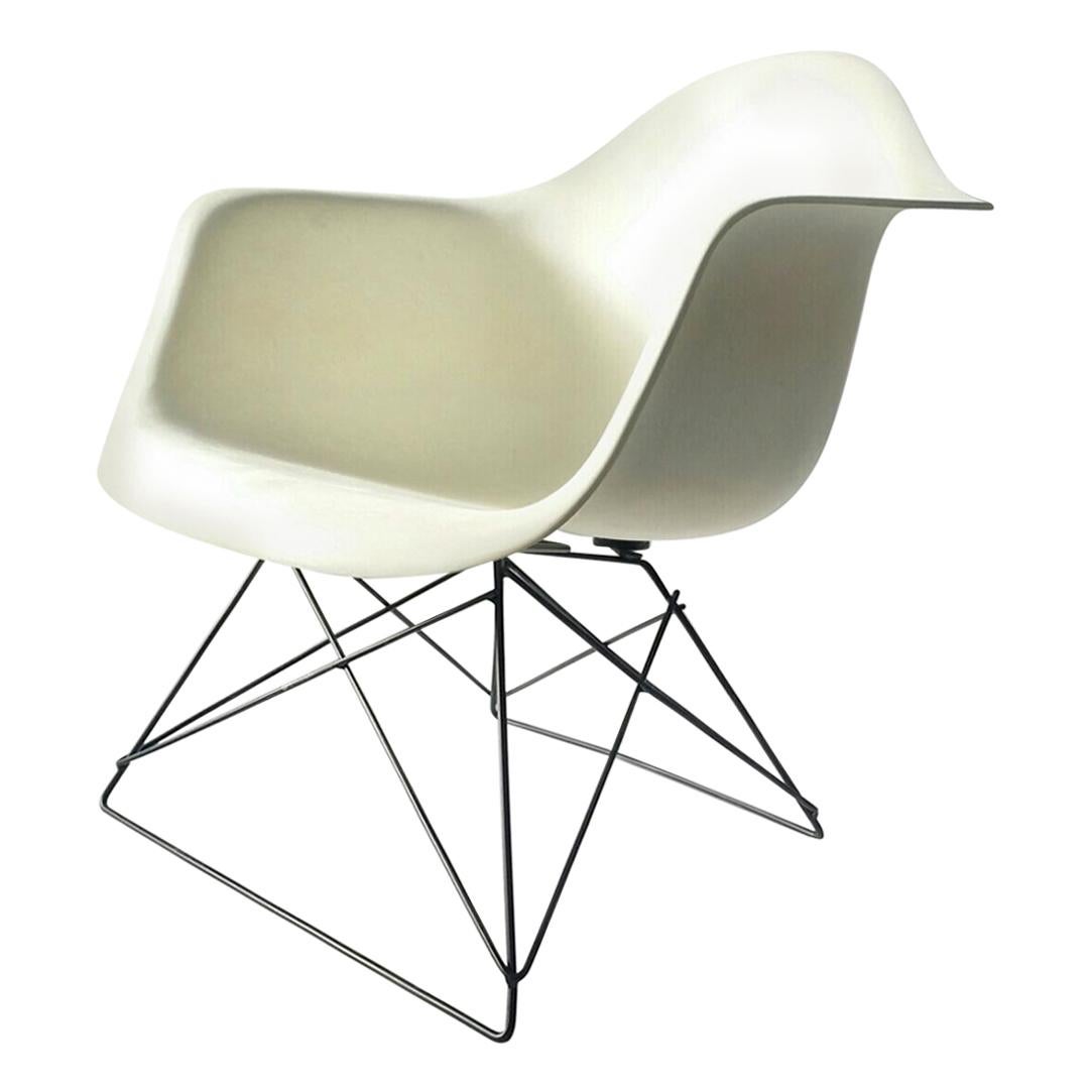 White Eames LAR Cats Cradle Chair
