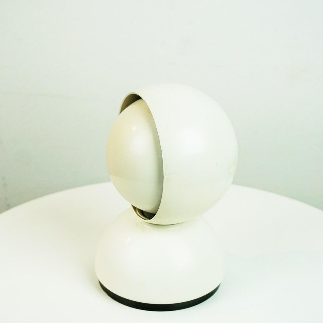 Mid-Century moderno Lampada da tavolo White Eclisse di Vico Magistretti per Artemide Italia in vendita