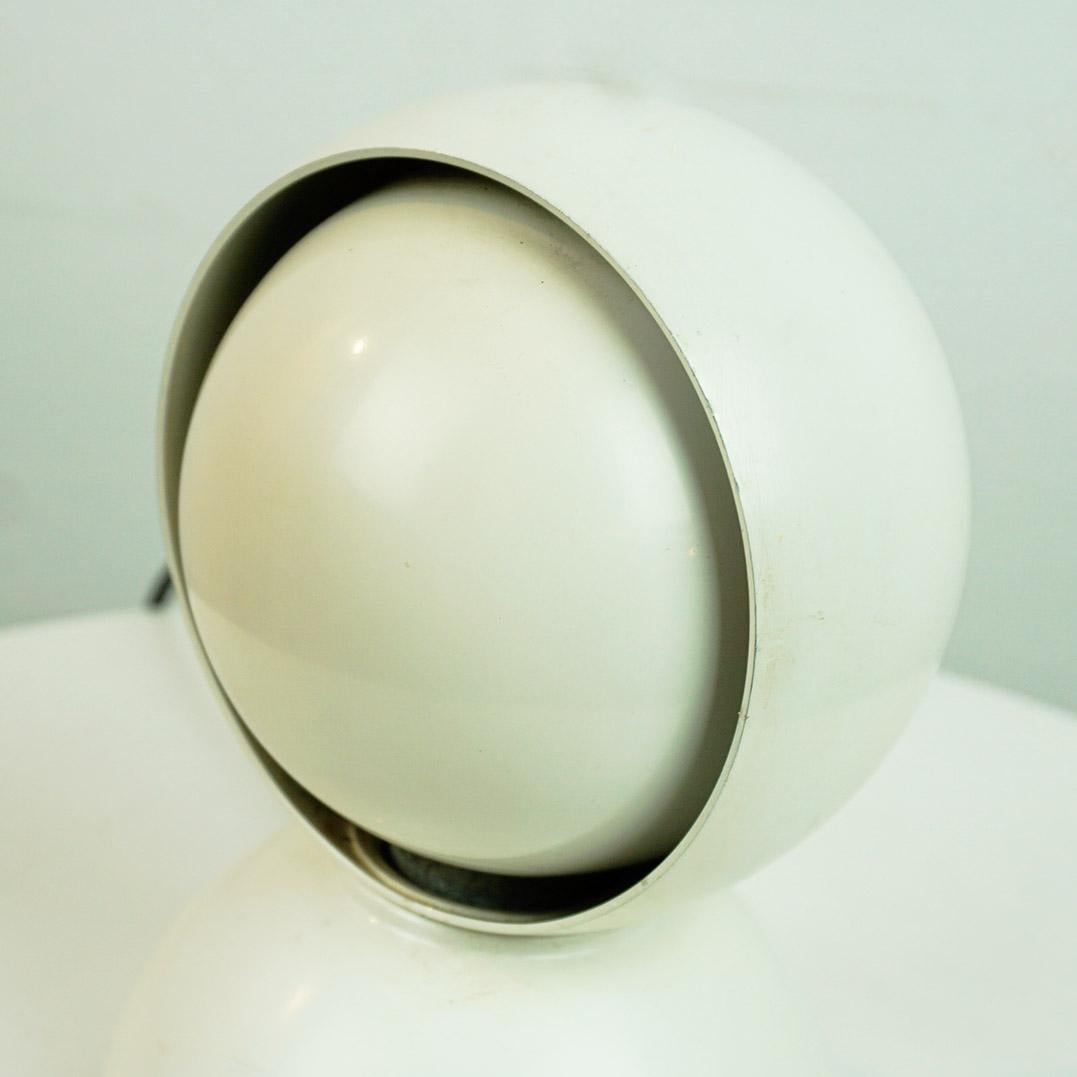 Metà XX secolo Lampada da tavolo White Eclisse di Vico Magistretti per Artemide Italia in vendita