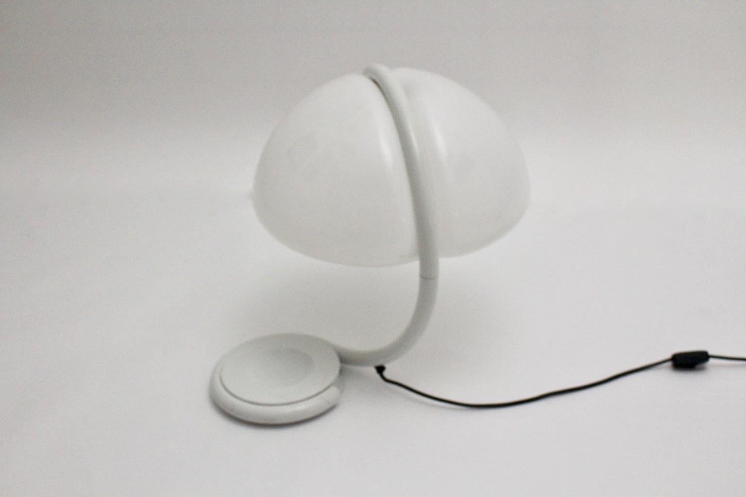 White Elio Martinelli Vintage Table Lamp Mod. 599 Serpente Designed 1965, Italy For Sale 5