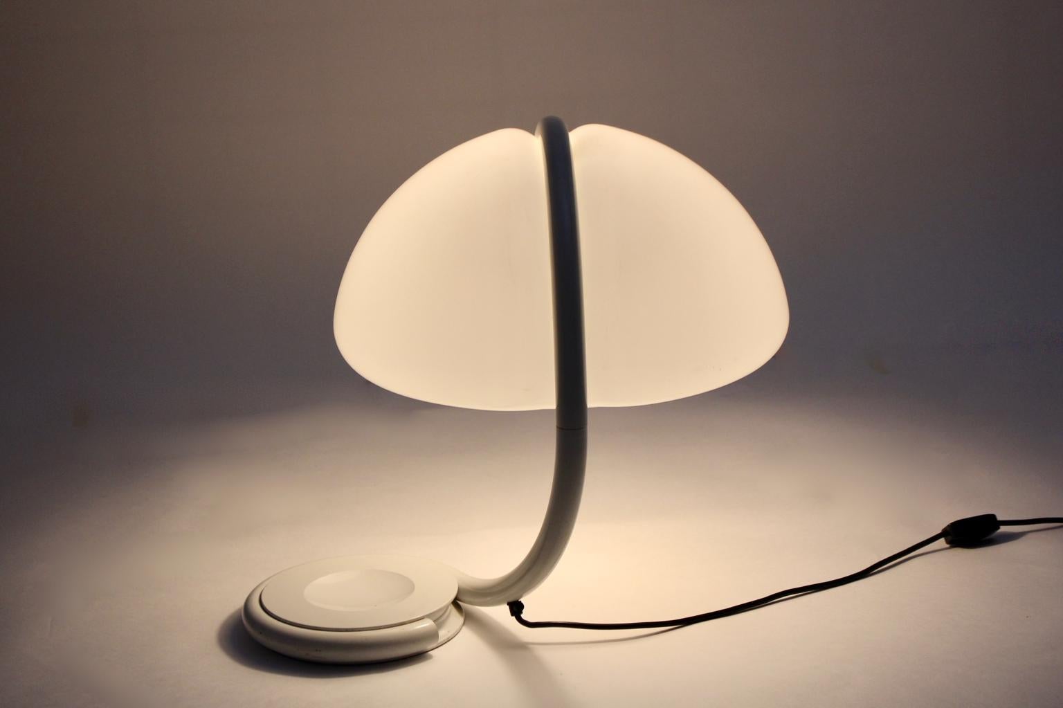 White Elio Martinelli Vintage Table Lamp Mod. 599 Serpente Designed 1965, Italy For Sale 12