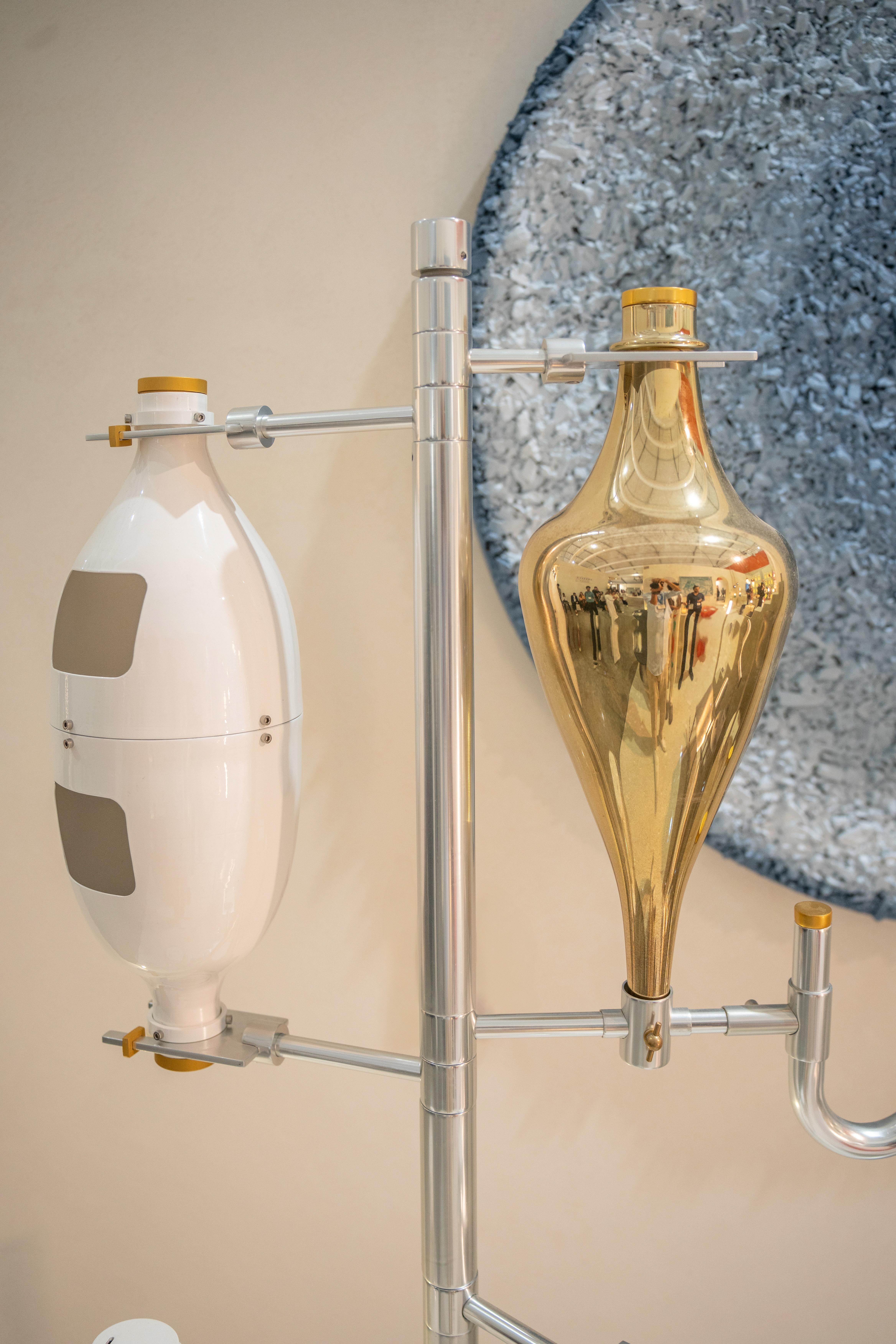 Weiße Emotional Lab-Skulptur-Leuchte in Weiß von Hania Jneid im Angebot 2