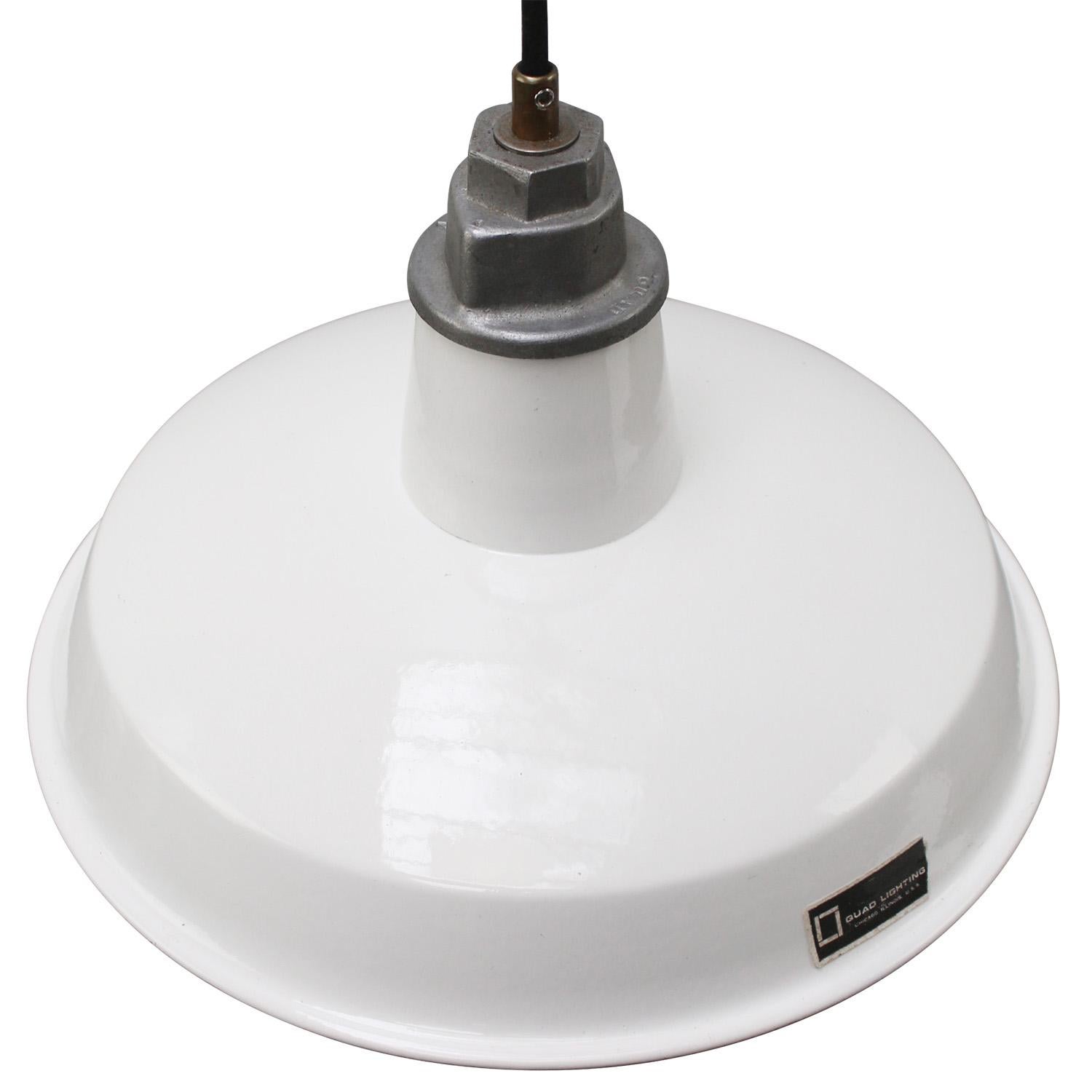 American industrial factory pendant light
white enamel white interior.
Aluminum top

Weight: 1.10 kg / 2.4 lb

riced per individual item. All lamps have been made suitable by international standards for incandescent light bulbs, energy-efficient and