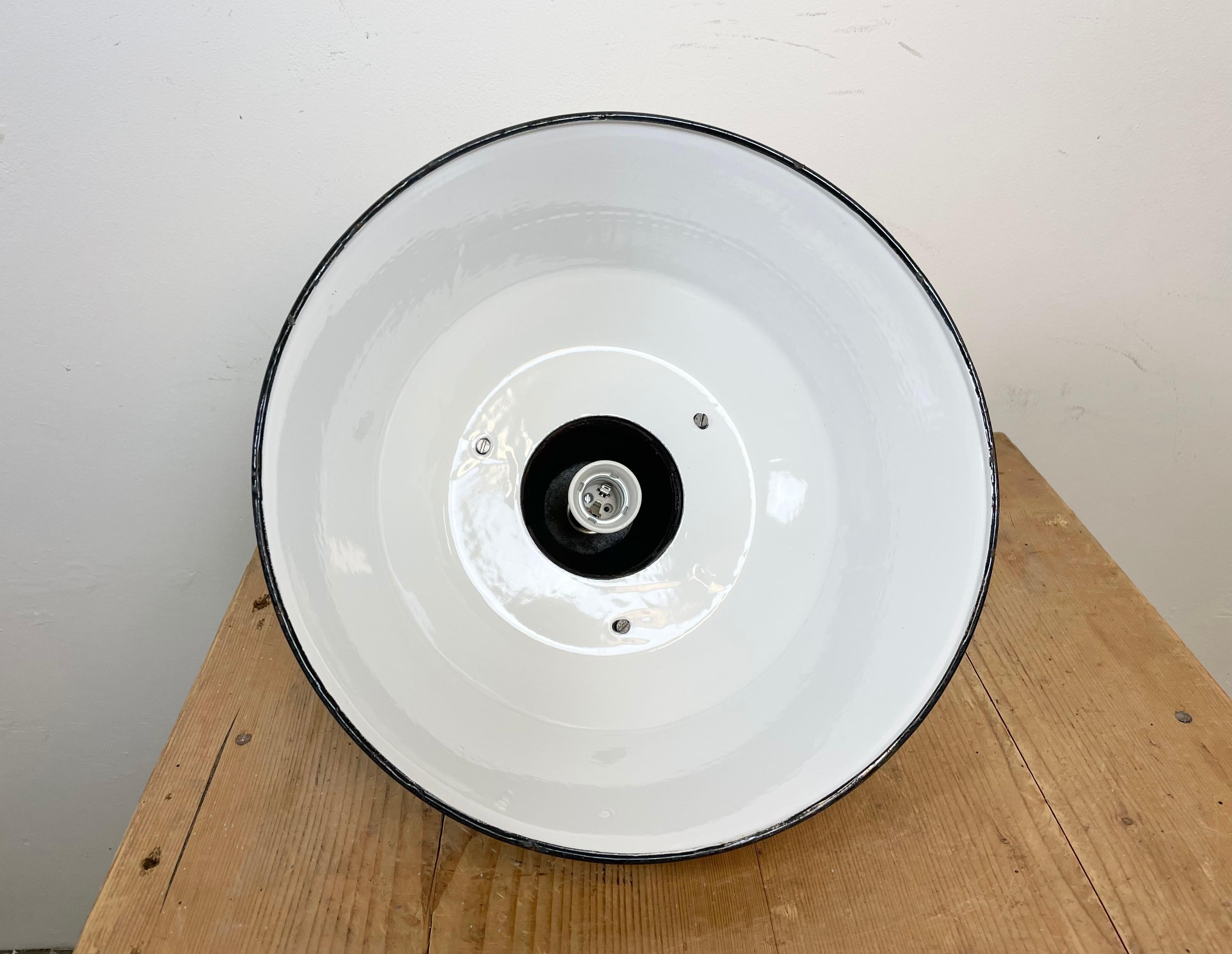 White Enamel and Cast Iron Industrial Pendant Light, 1960s For Sale 4