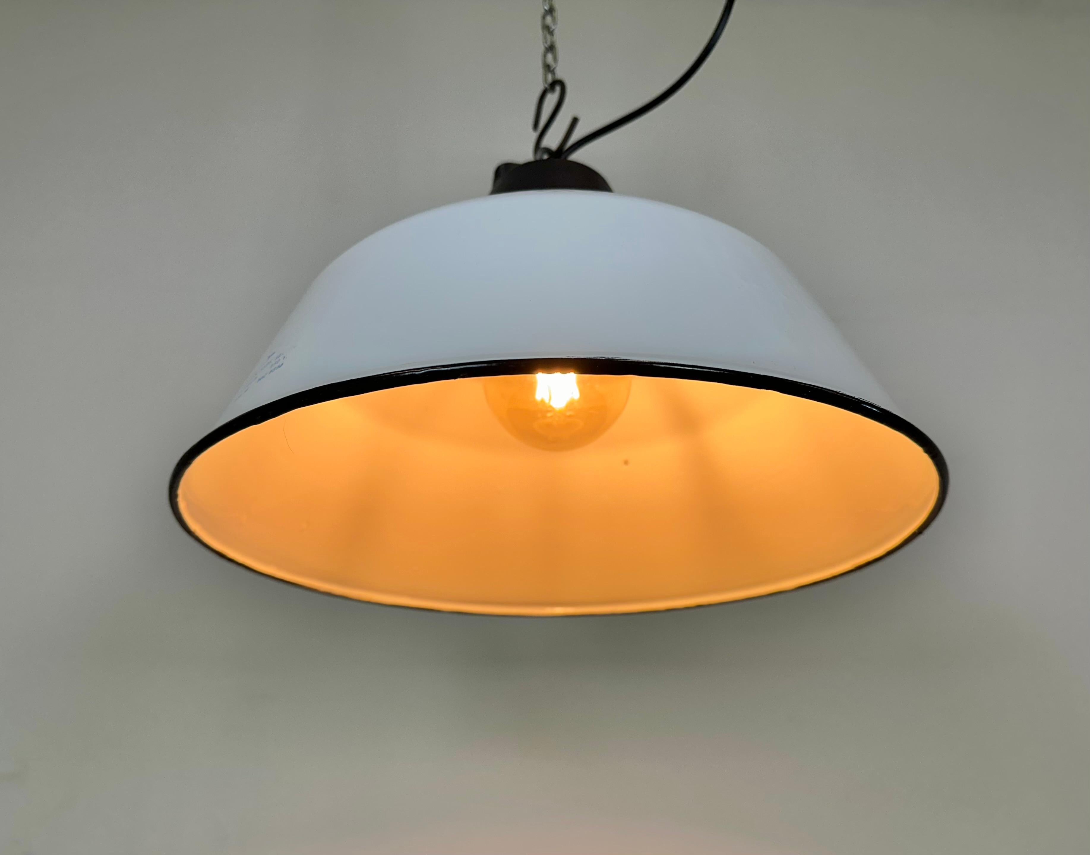 White Enamel and Cast Iron Industrial Pendant Light , 1960s For Sale 6