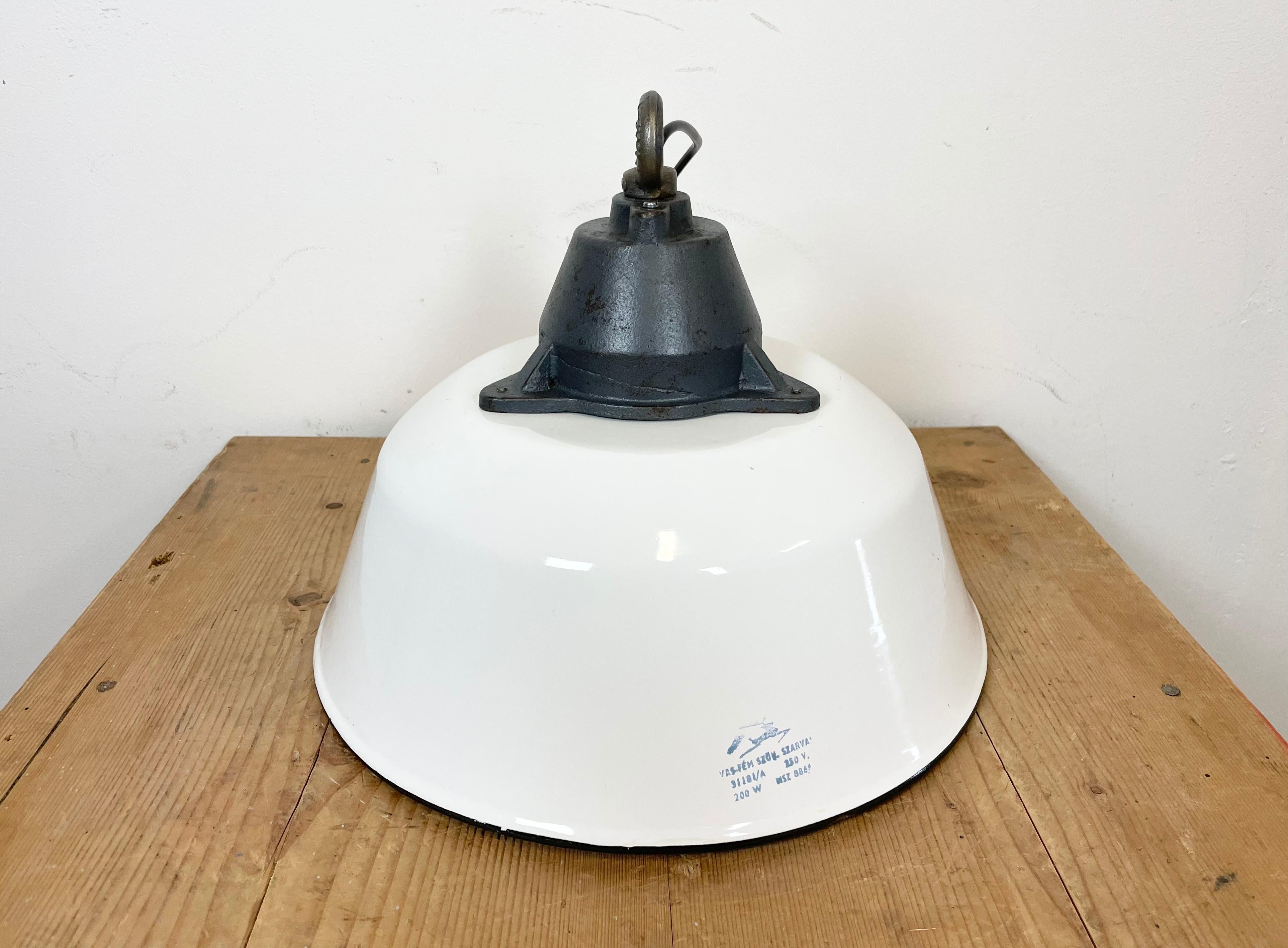 White Enamel and Cast Iron Industrial Pendant Light, 1960s For Sale 6