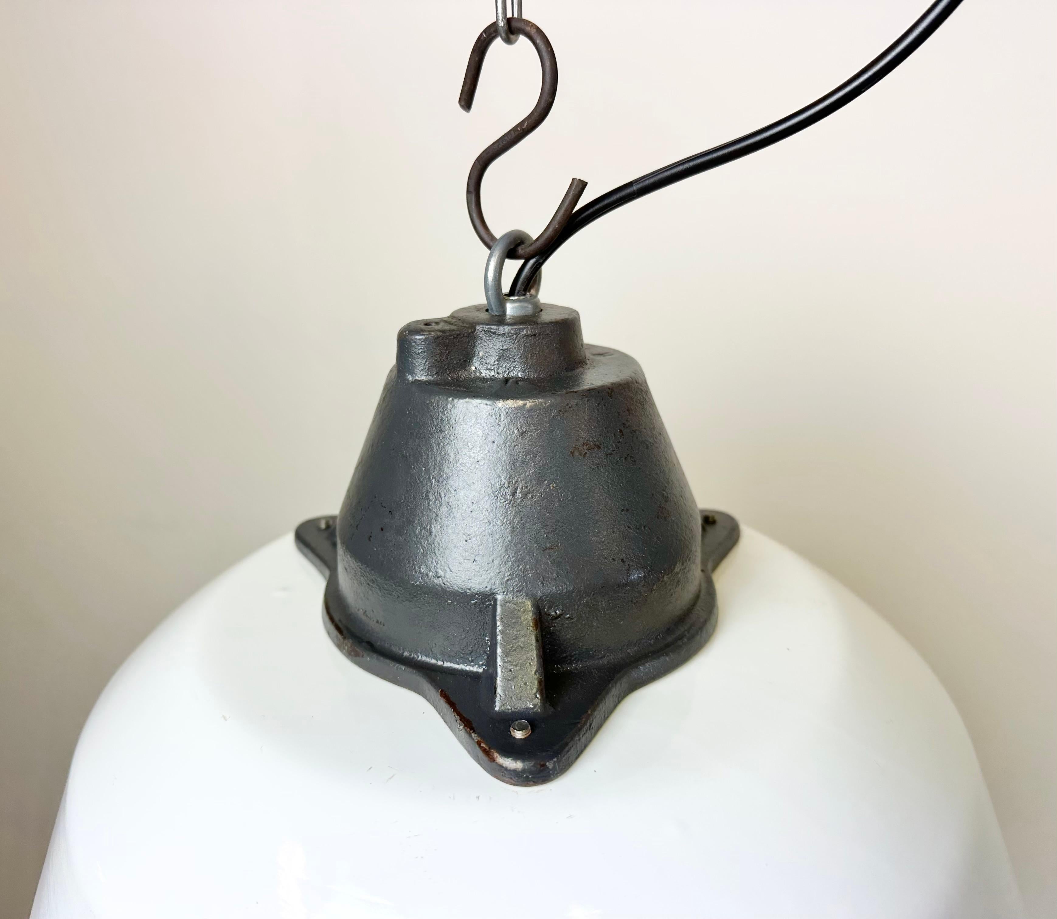 White Enamel and Cast Iron Industrial Pendant Light , 1960s In Good Condition For Sale In Kojetice, CZ