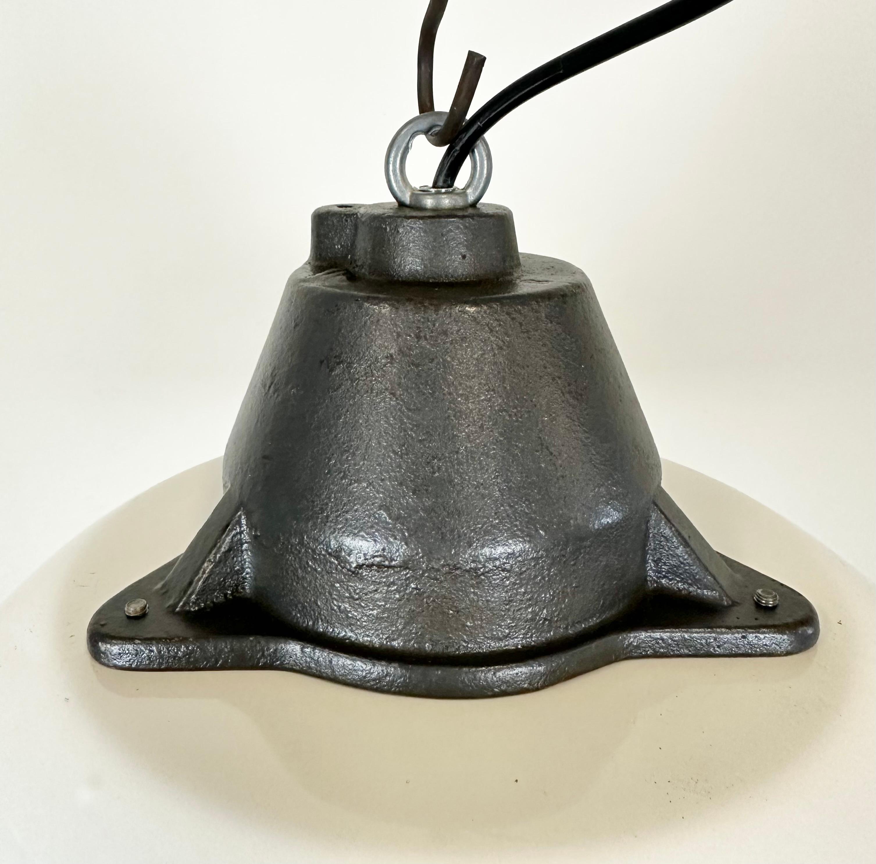 White Enamel and Cast Iron Industrial Pendant Light , 1960s For Sale 2