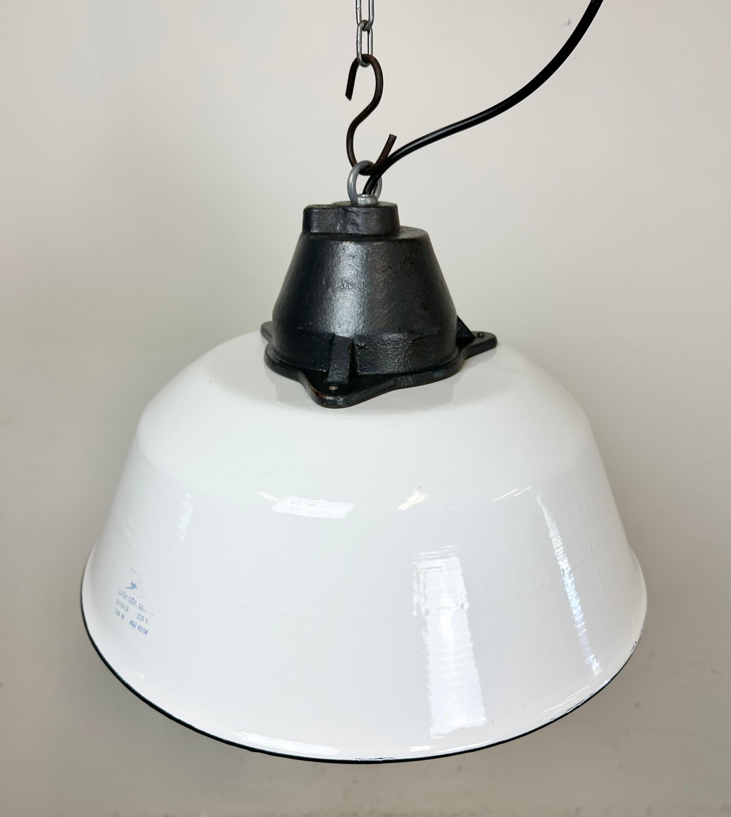 White Enamel and Cast Iron Industrial Pendant Light , 1960s For Sale 3