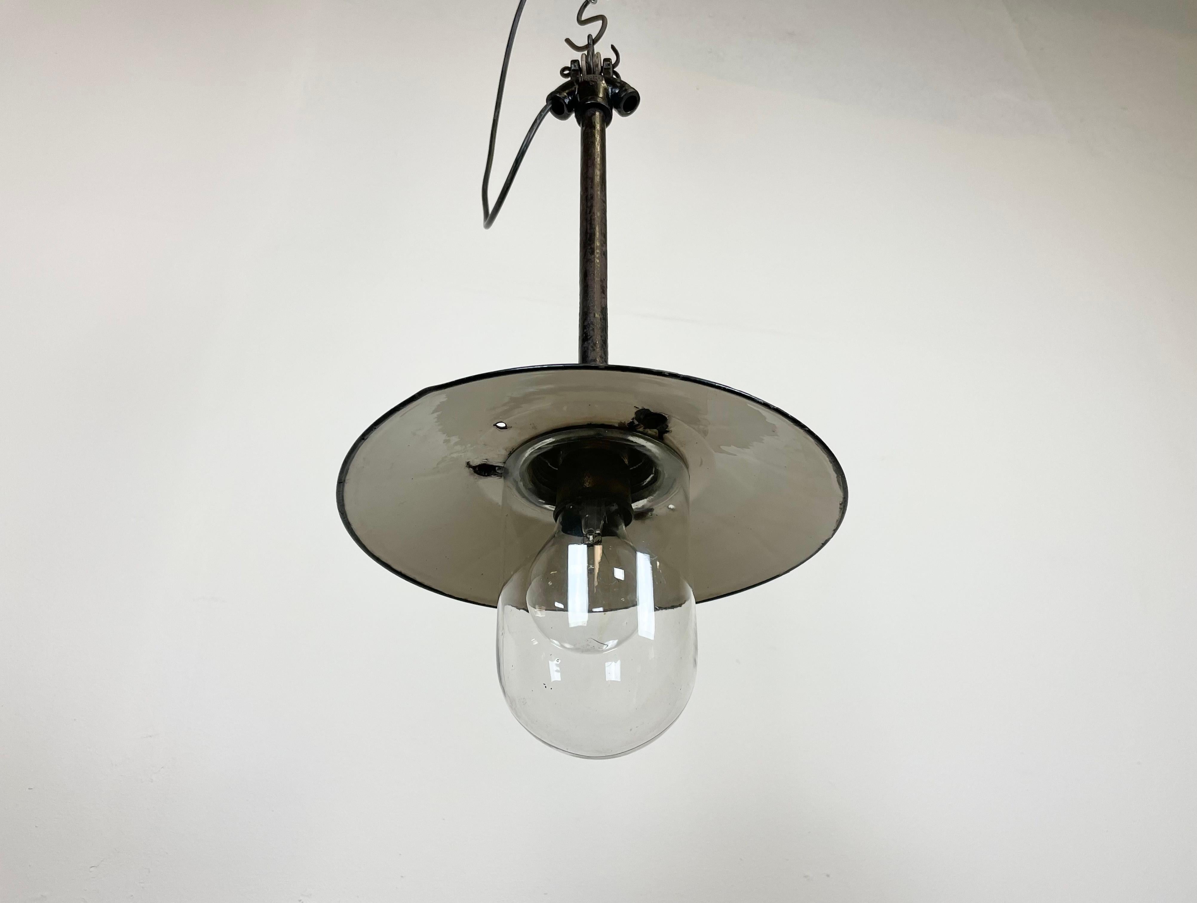 White Enamel and Cast Iron Industrial Pendant Light from Helo Leuchten, 1950s In Good Condition For Sale In Kojetice, CZ