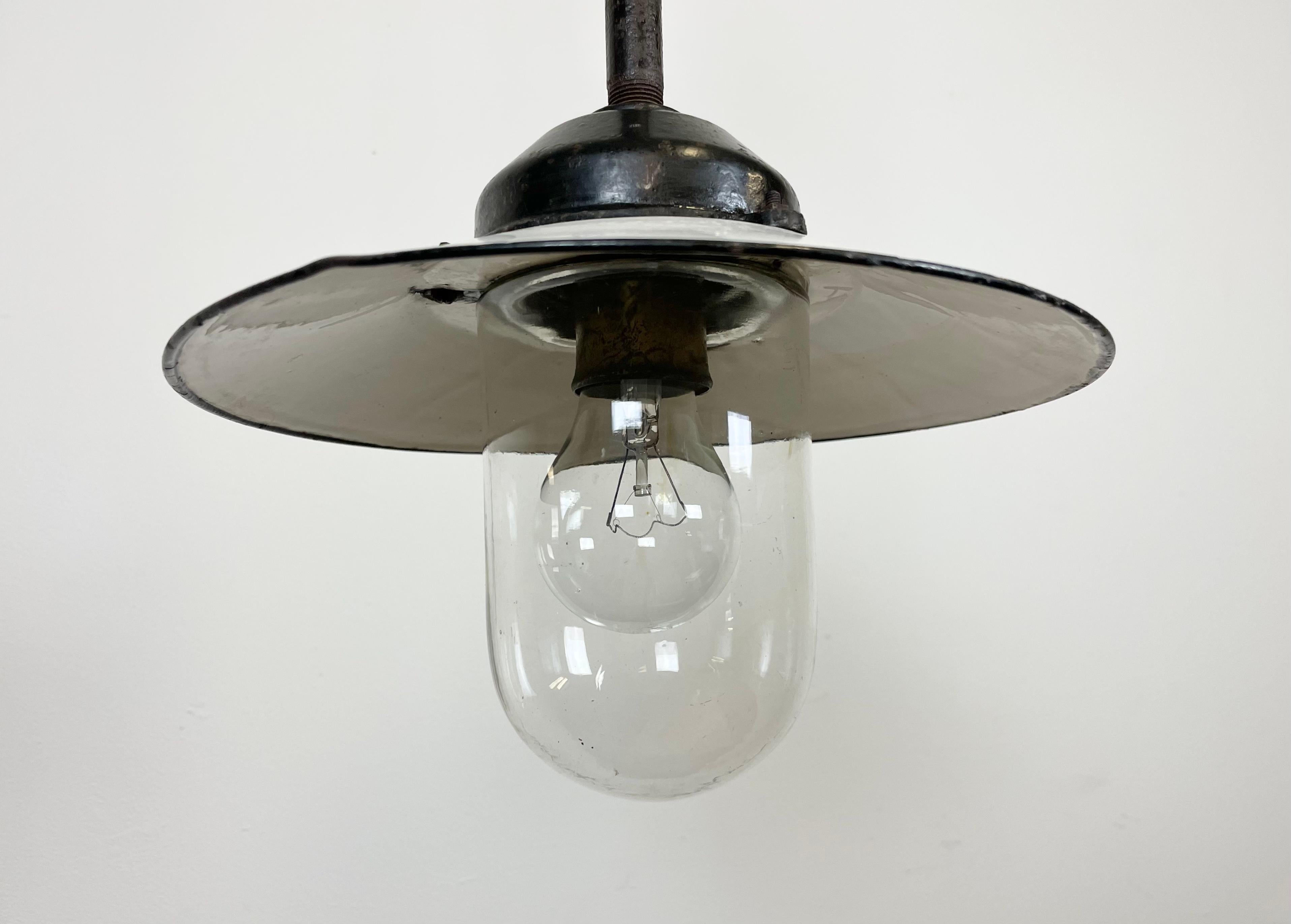 White Enamel and Cast Iron Industrial Pendant Light from Helo Leuchten, 1950s For Sale 1