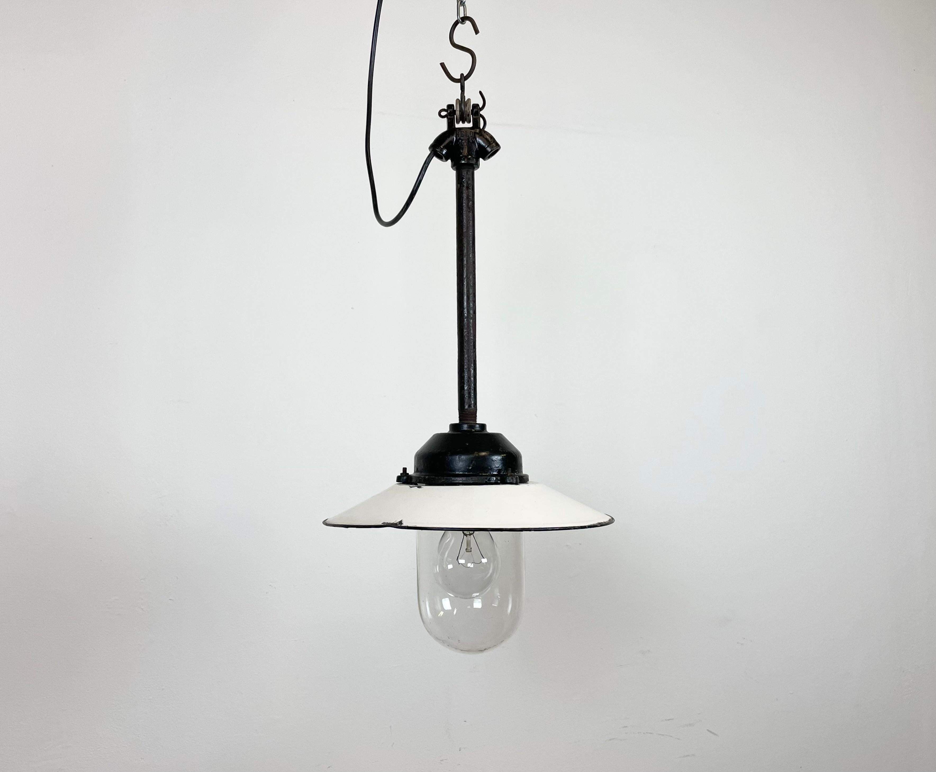White Enamel and Cast Iron Industrial Pendant Light from Helo Leuchten, 1950s For Sale 2