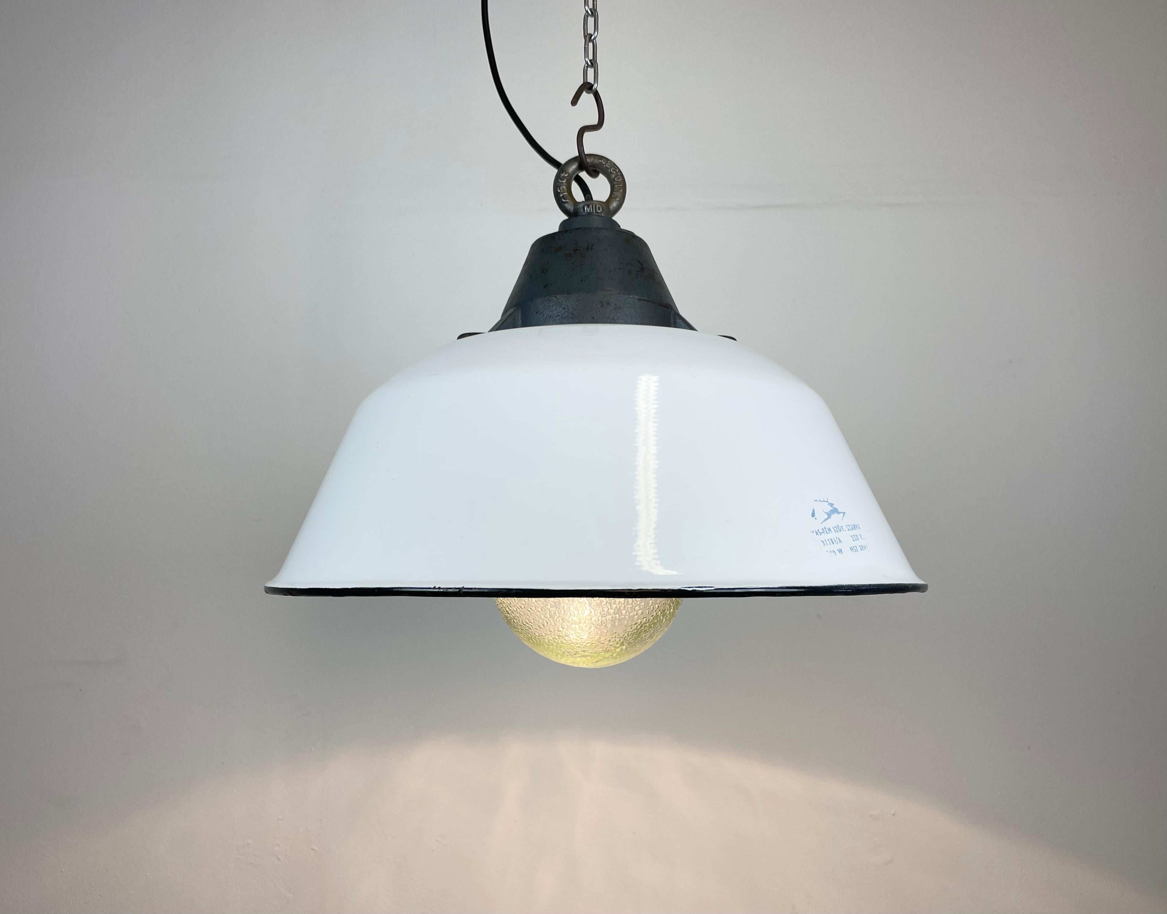 White Enamel and Cast Iron Industrial Pendant Light with Glass Cover, 1960s For Sale 4