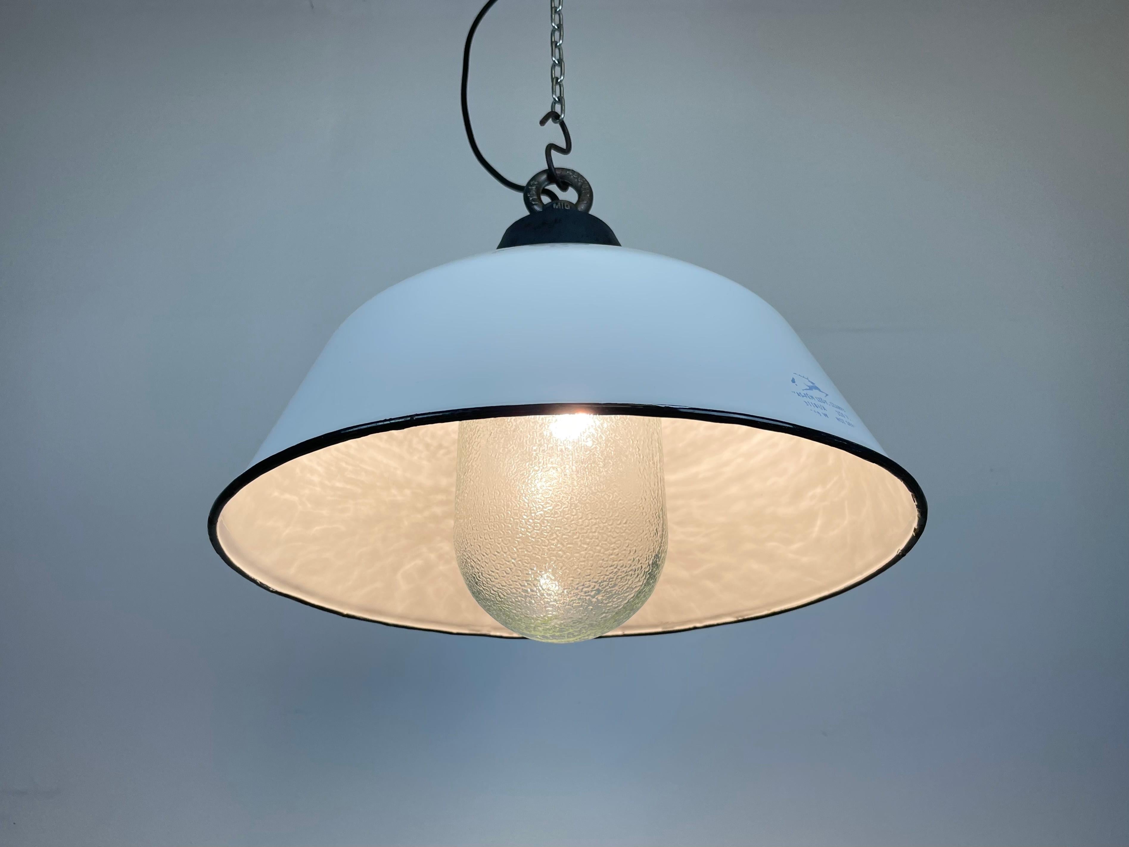 White Enamel and Cast Iron Industrial Pendant Light with Glass Cover, 1960s For Sale 5