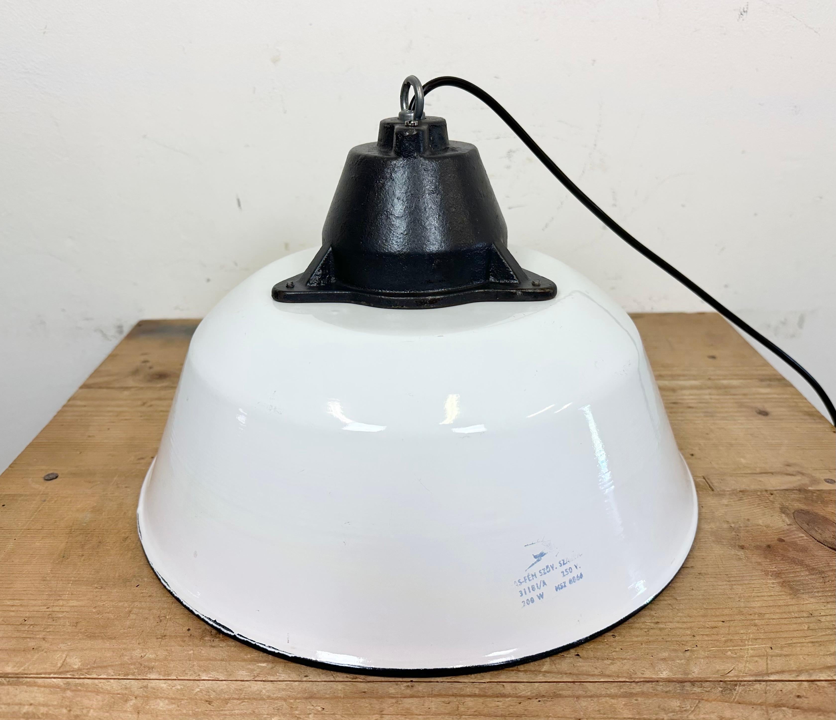 White Enamel and Cast Iron Industrial Pendant Light with Glass Cover, 1960s For Sale 12