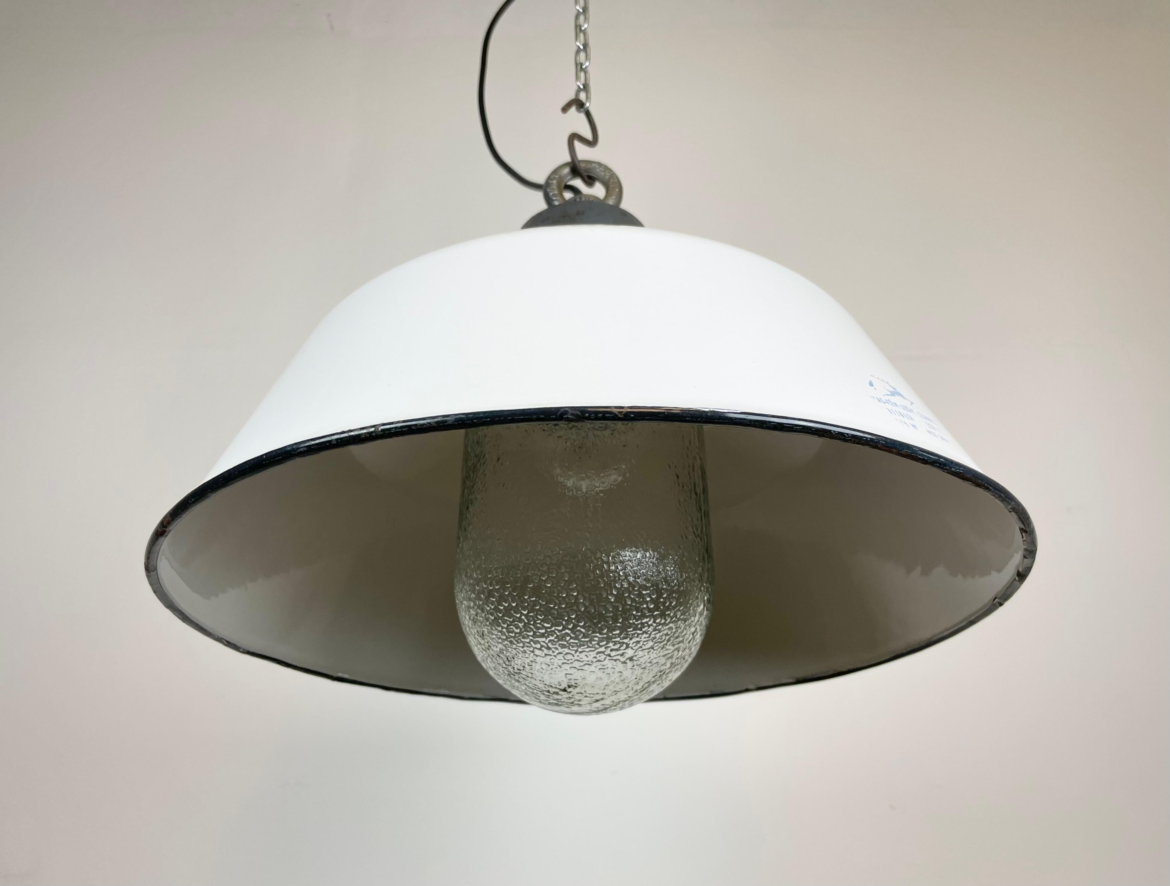 White Enamel and Cast Iron Industrial Pendant Light with Glass Cover, 1960s In Good Condition For Sale In Kojetice, CZ