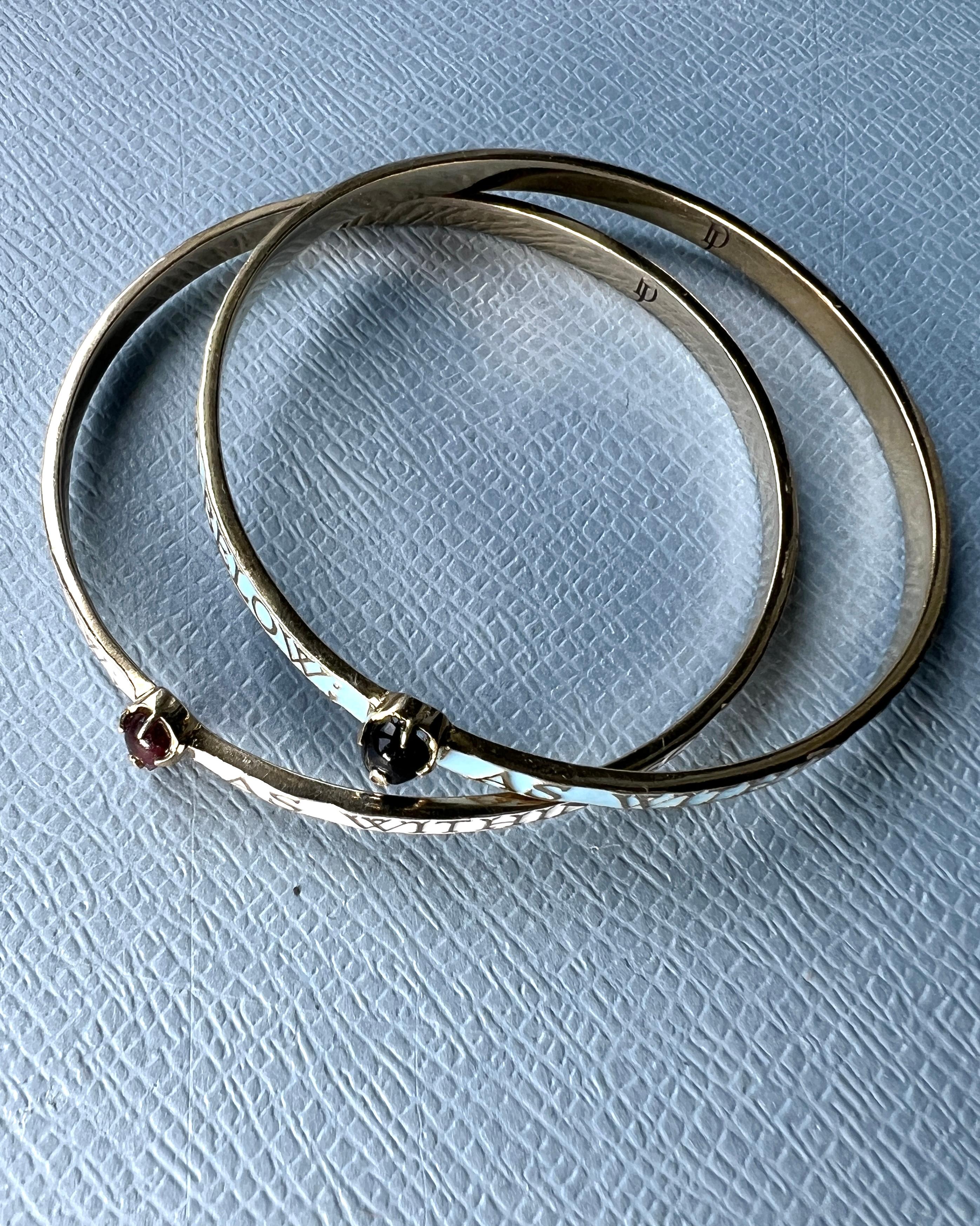 White Enamel Bangle Bracelet Diamond Garnet Heart en venta 4
