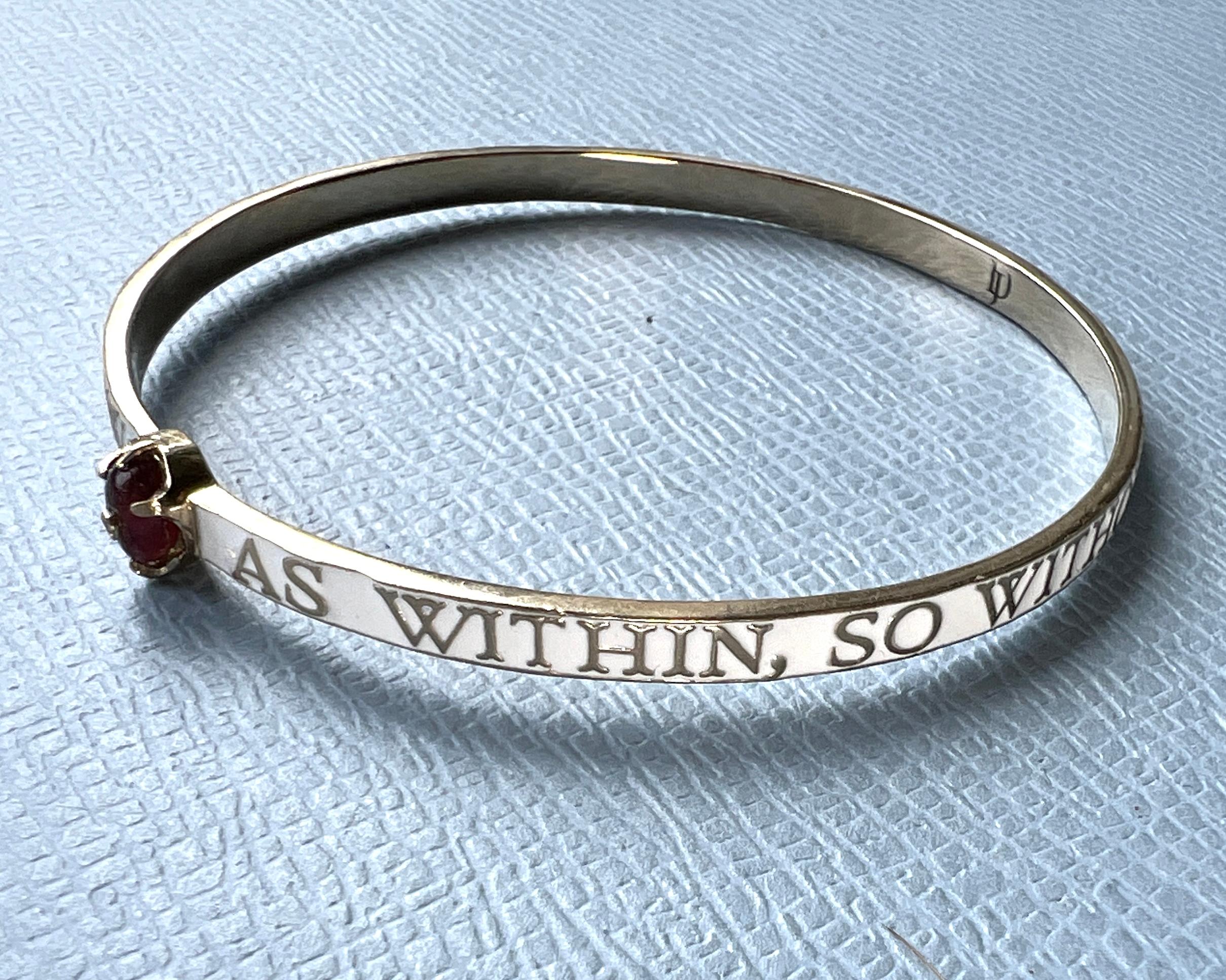 White Enamel Bangle Bracelet Diamond Garnet Heart Corte brillante en venta