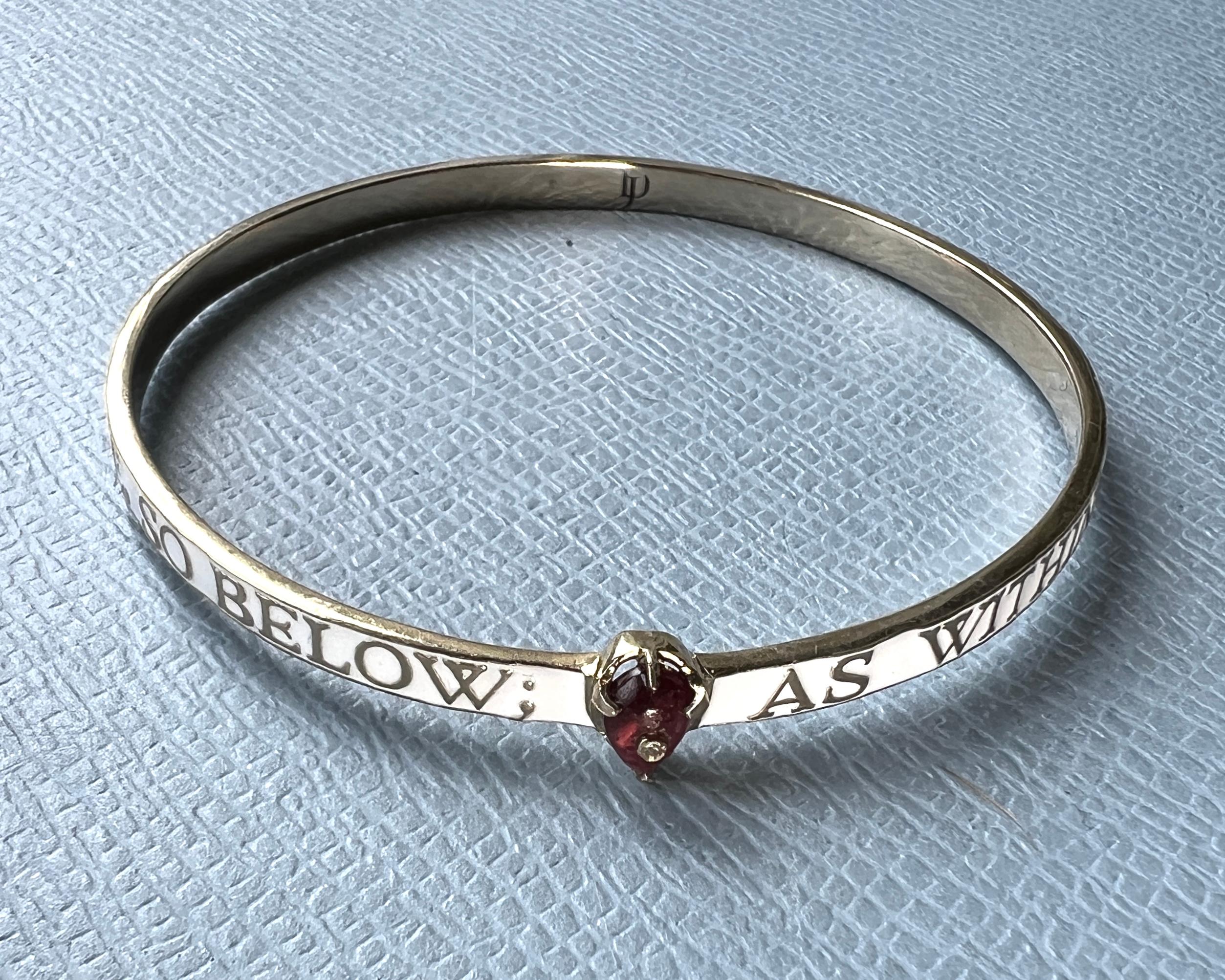 De las mujeres White Enamel Bangle Bracelet Diamond Garnet Heart en venta