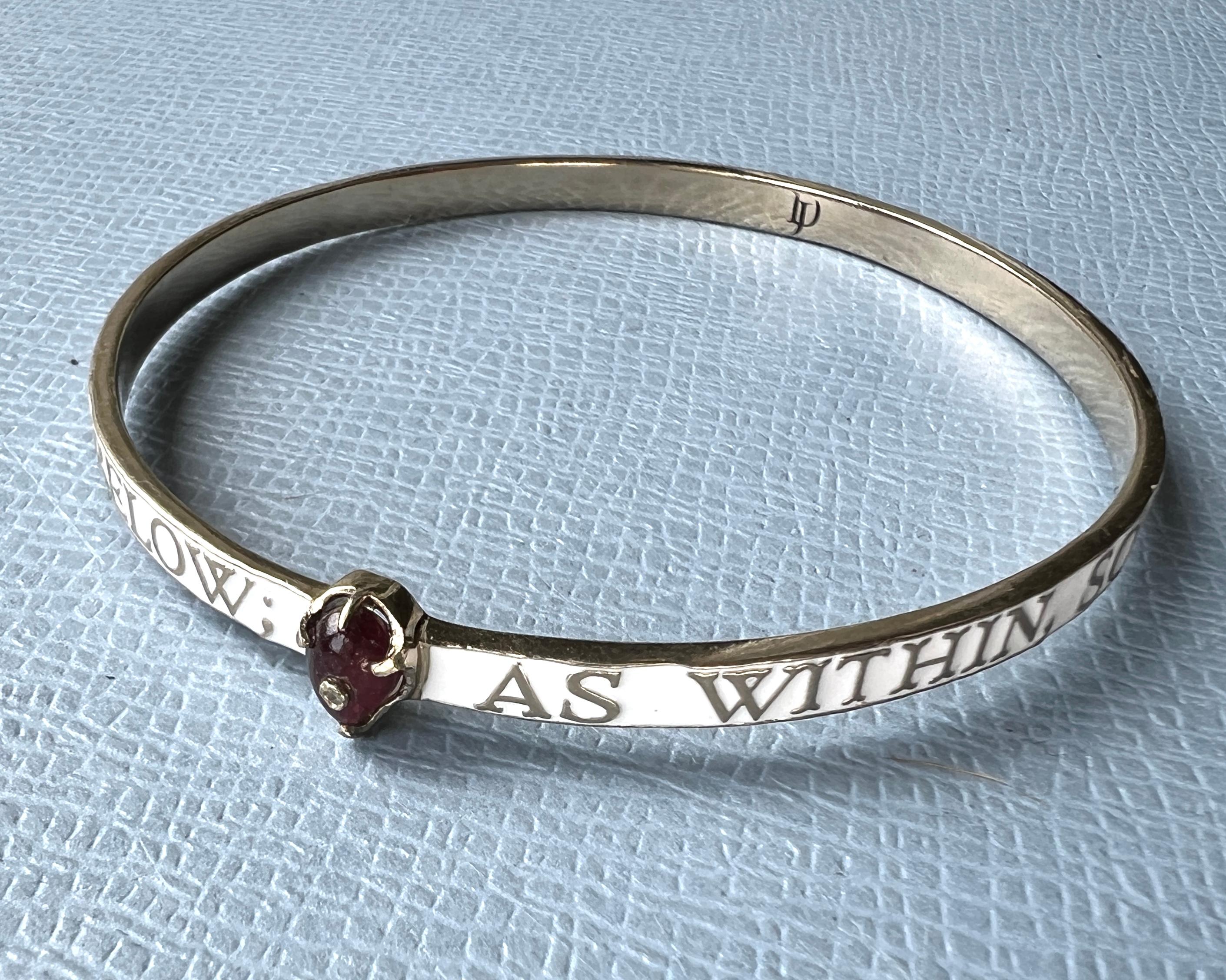 White Enamel Bangle Bracelet Diamond Garnet Heart en venta 2