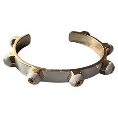 Bracciale con smalto bianco con motivo a stella e rubini