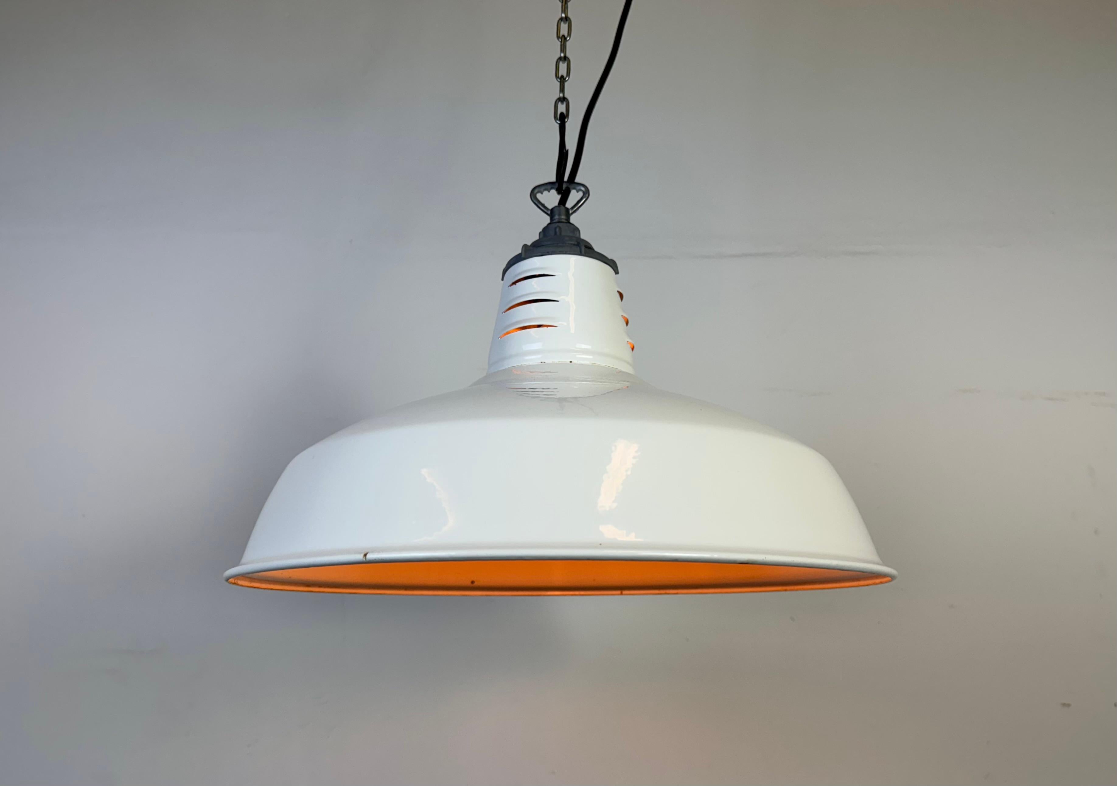 Colgante industrial de esmalte blanco de Miller Co., años 60 2