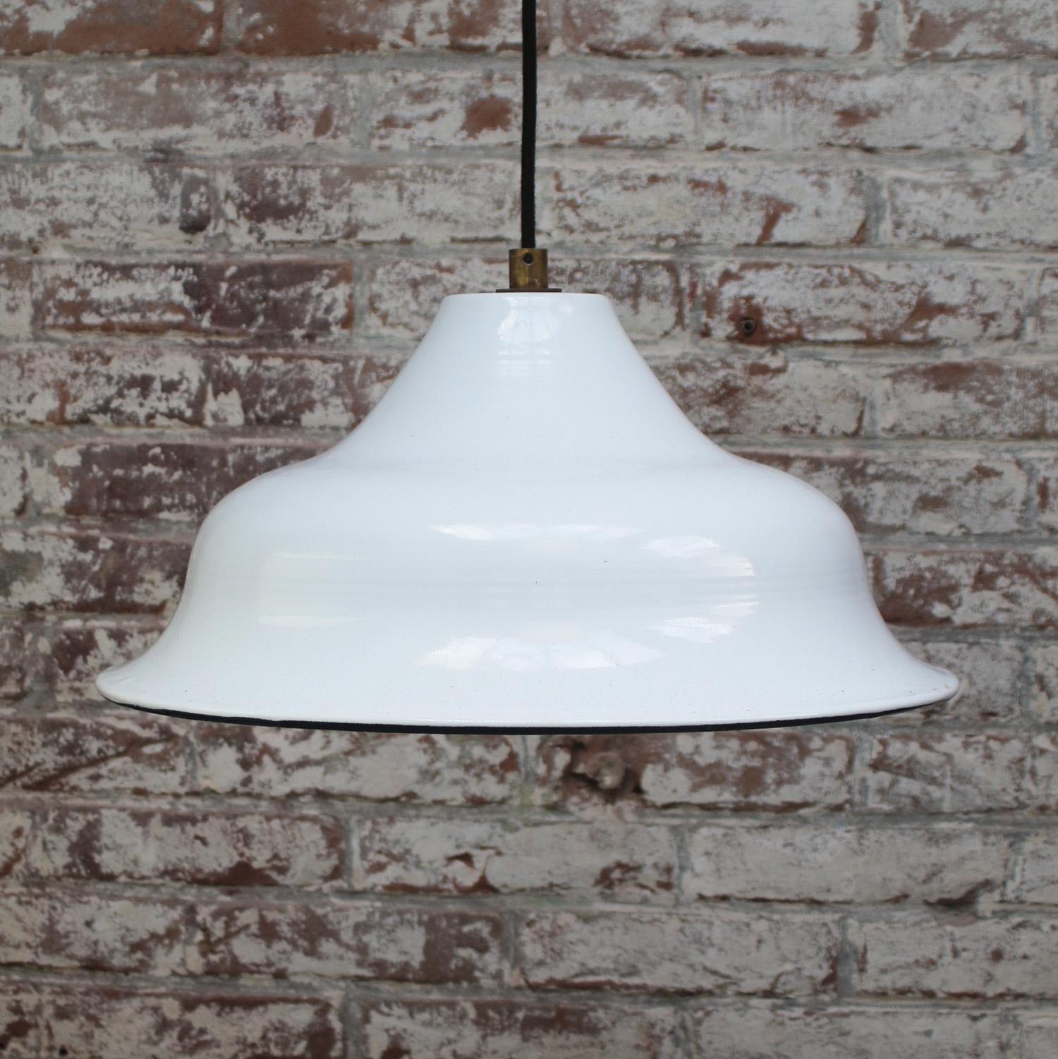 White Enamel Vintage Industrial Brass Pendant Lights In Good Condition For Sale In Amsterdam, NL
