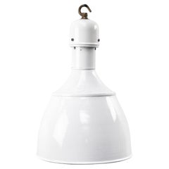 Smalto bianco, lampade industriali d'ottone vintage a sospensione 