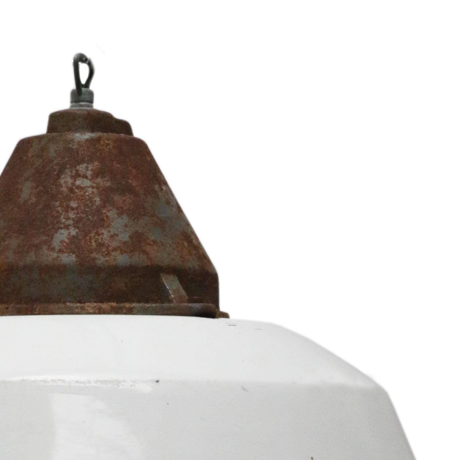 Industriel Lampes à suspension industrielles vintage en fonte blanche et émaillée en vente