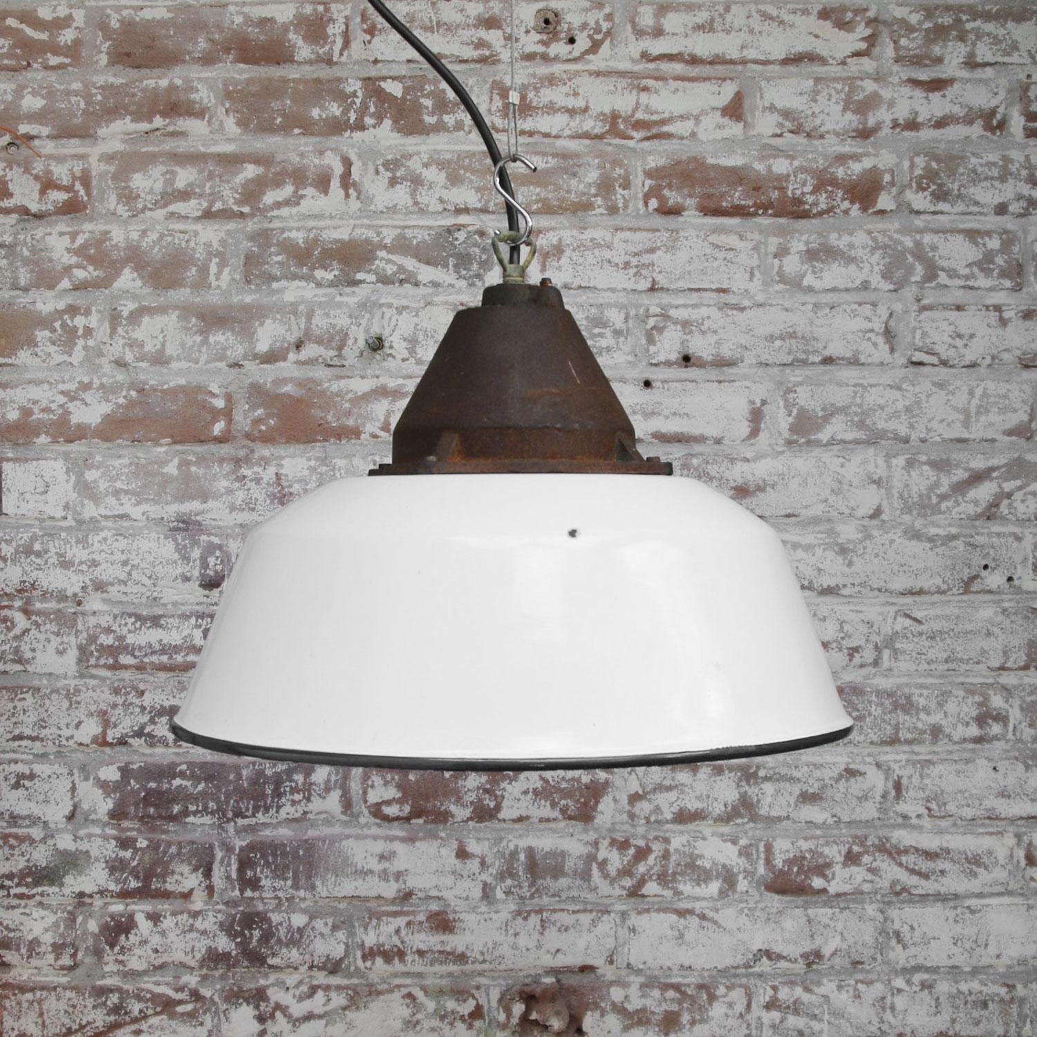 White Enamel Vintage Industrial Cast Iron Factory Pendant Lights In Good Condition For Sale In Amsterdam, NL
