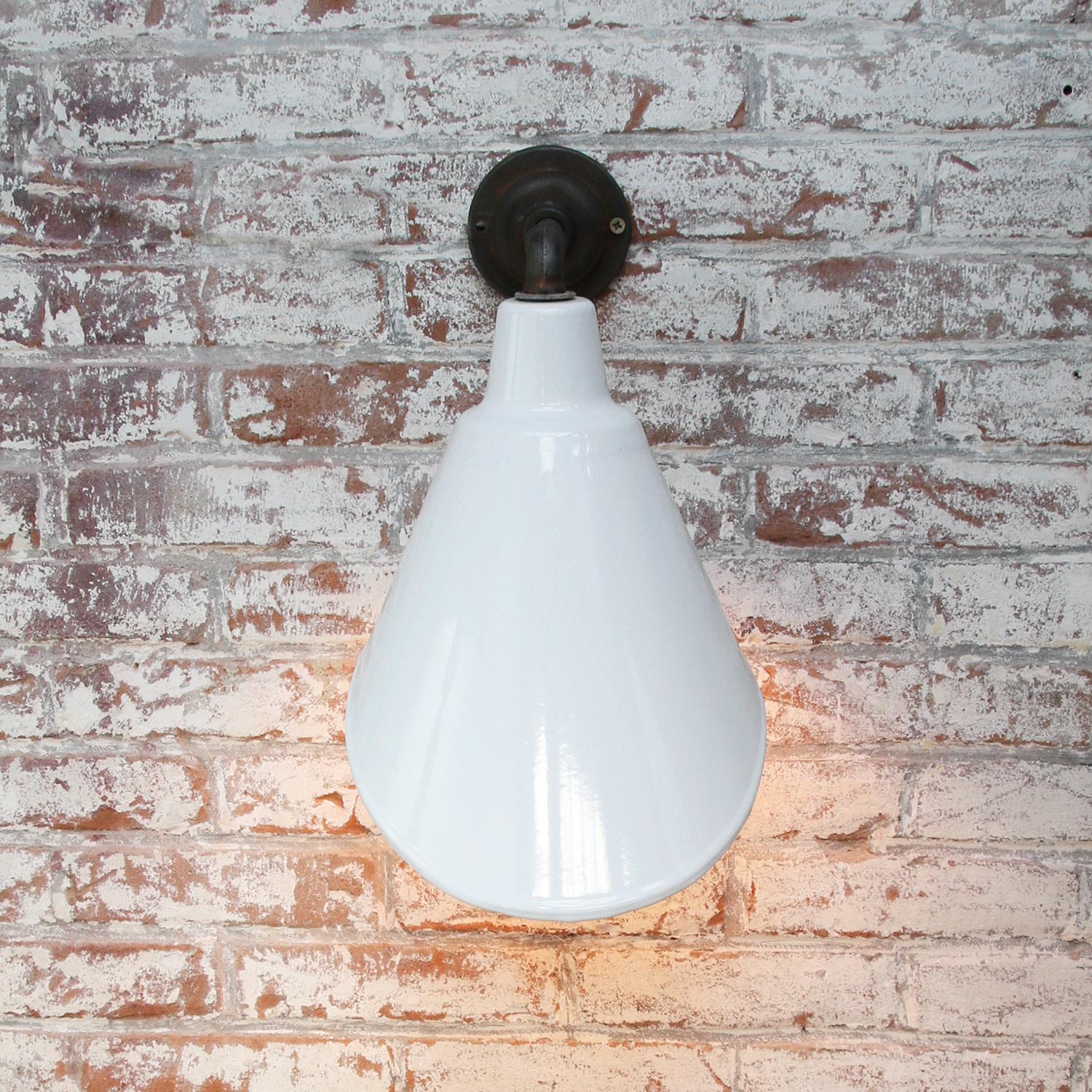 White Enamel Vintage Industrial Cast Iron Factory Scones Wall Lights In Good Condition For Sale In Amsterdam, NL