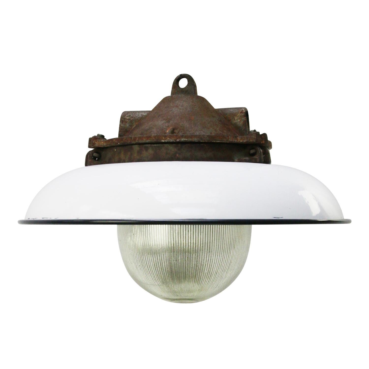 Industrial factory pendant. White enamel shade. Cast iron top. Striped glass.

Weight: 6.0 kg / 13.2 lb

Priced per individual item. All lamps have been made suitable by international standards for incandescent light bulbs, energy-efficient and