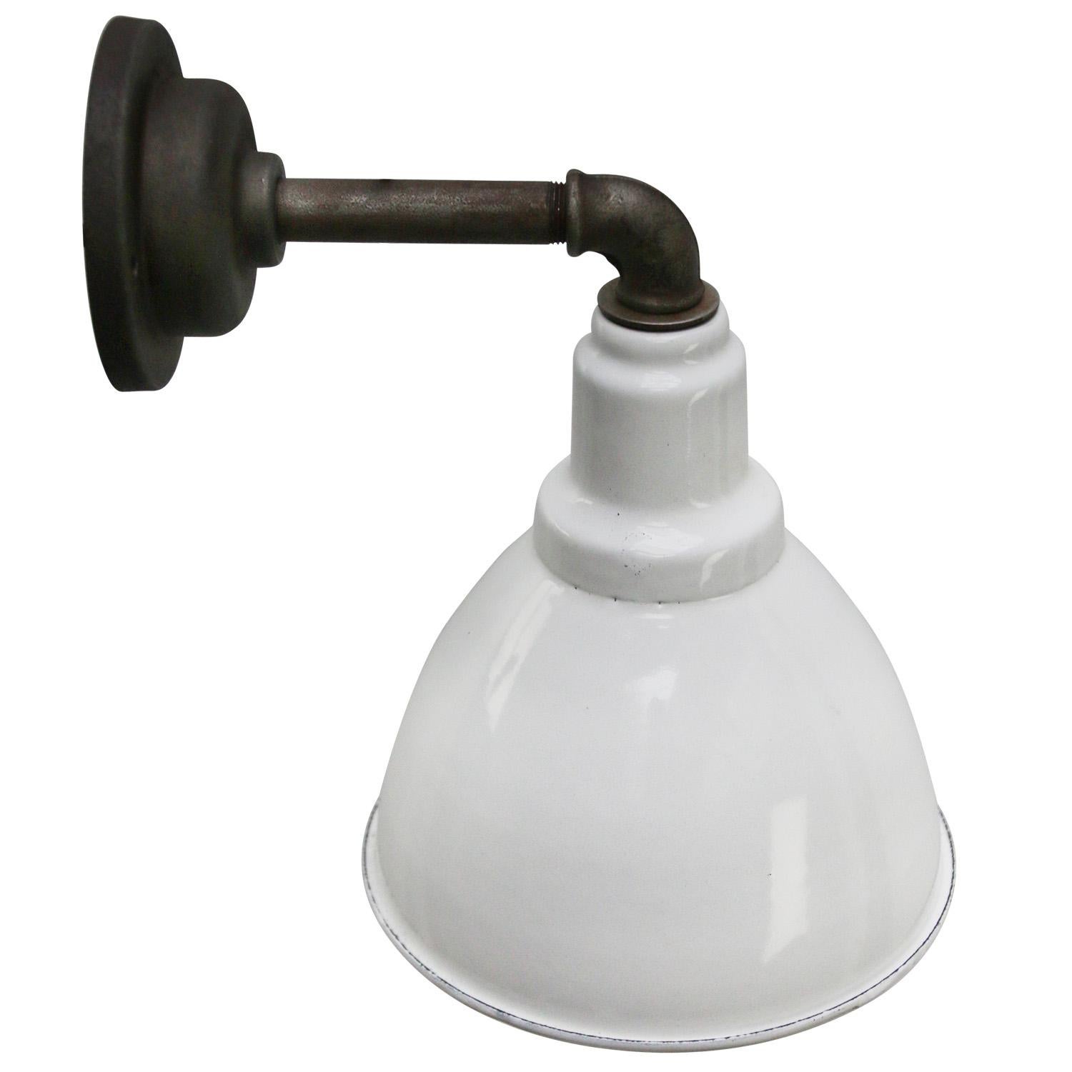 White Enamel Vintage Industrial Cast Iron Scone Wall Light In Good Condition In Amsterdam, NL