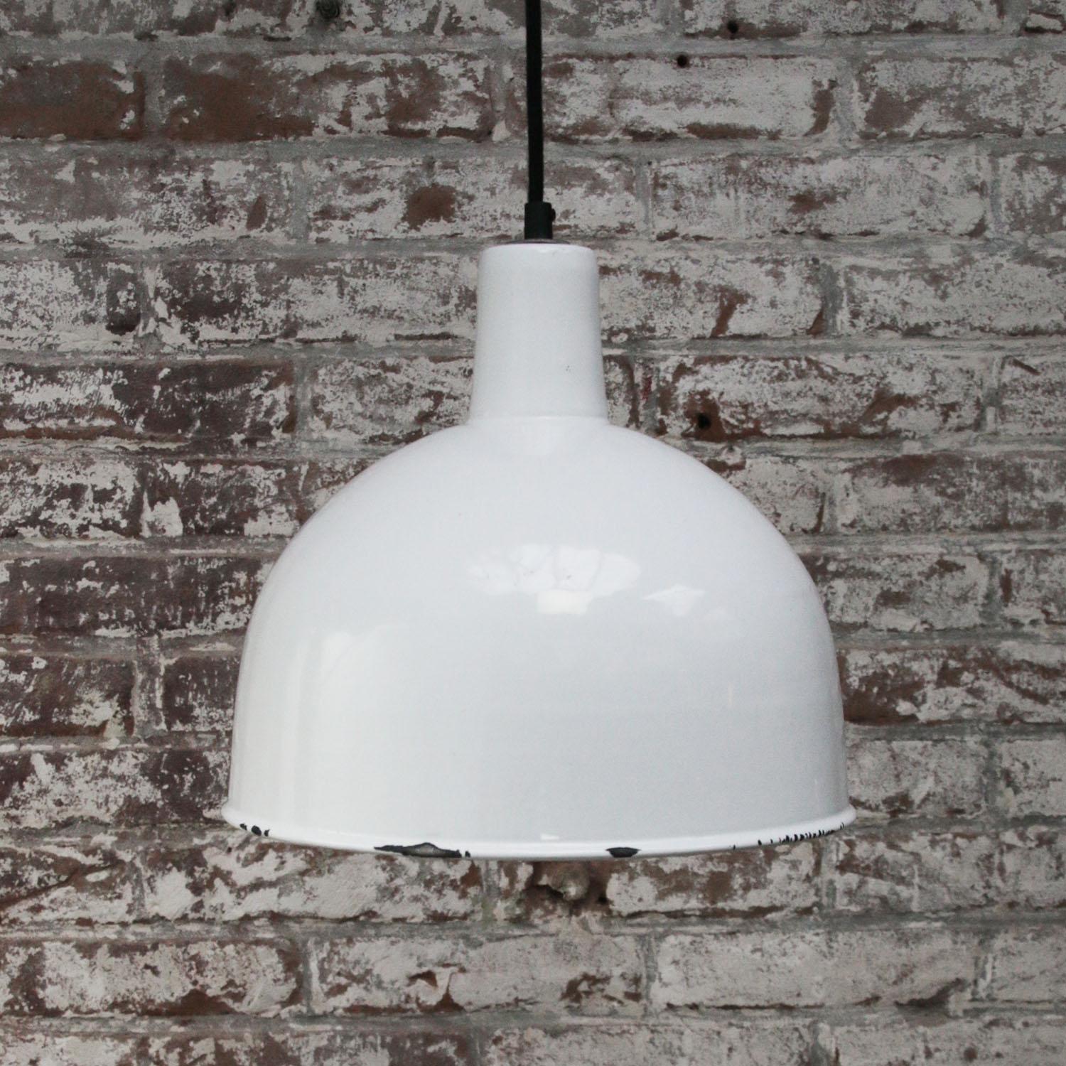 White Enamel Vintage Industrial Factory Hanging Light Pendant In Good Condition For Sale In Amsterdam, NL