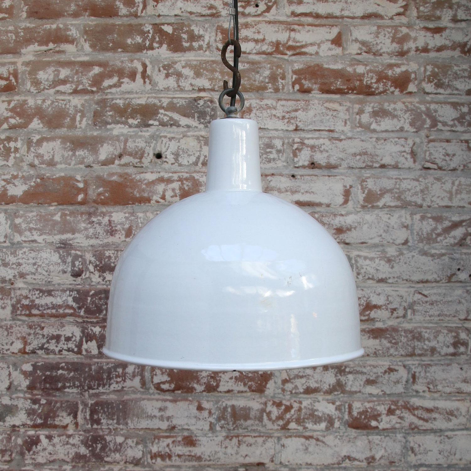 White Enamel Vintage Industrial Factory Hanging Light Pendants In Excellent Condition In Amsterdam, NL