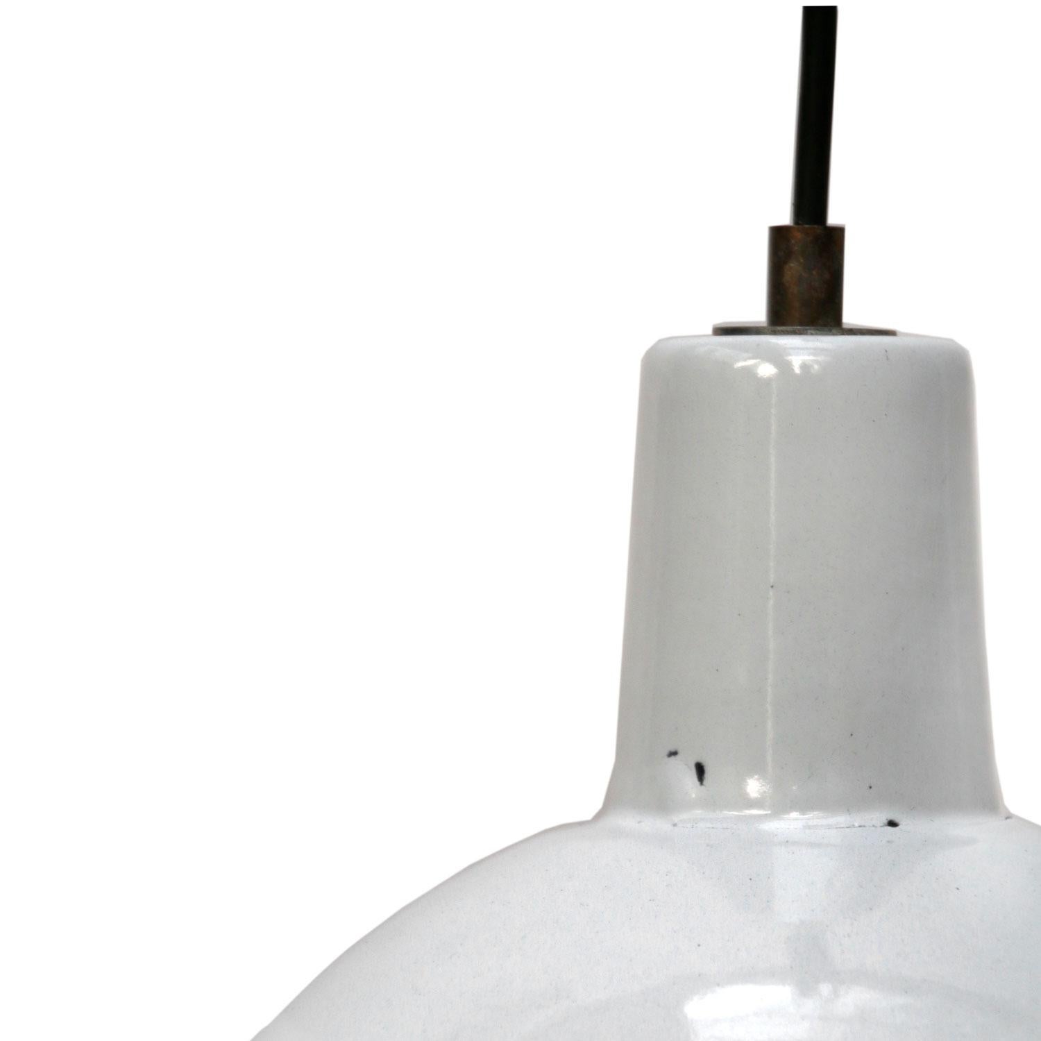 Factory hanging light. White enamel. White interior.
Brass strain relief with 2 meter wire.  

Measure: Weight: 1.0 kg / 2.2 lb

Priced individual item. All lamps have been made suitable by international standards for incandescent light bulbs,