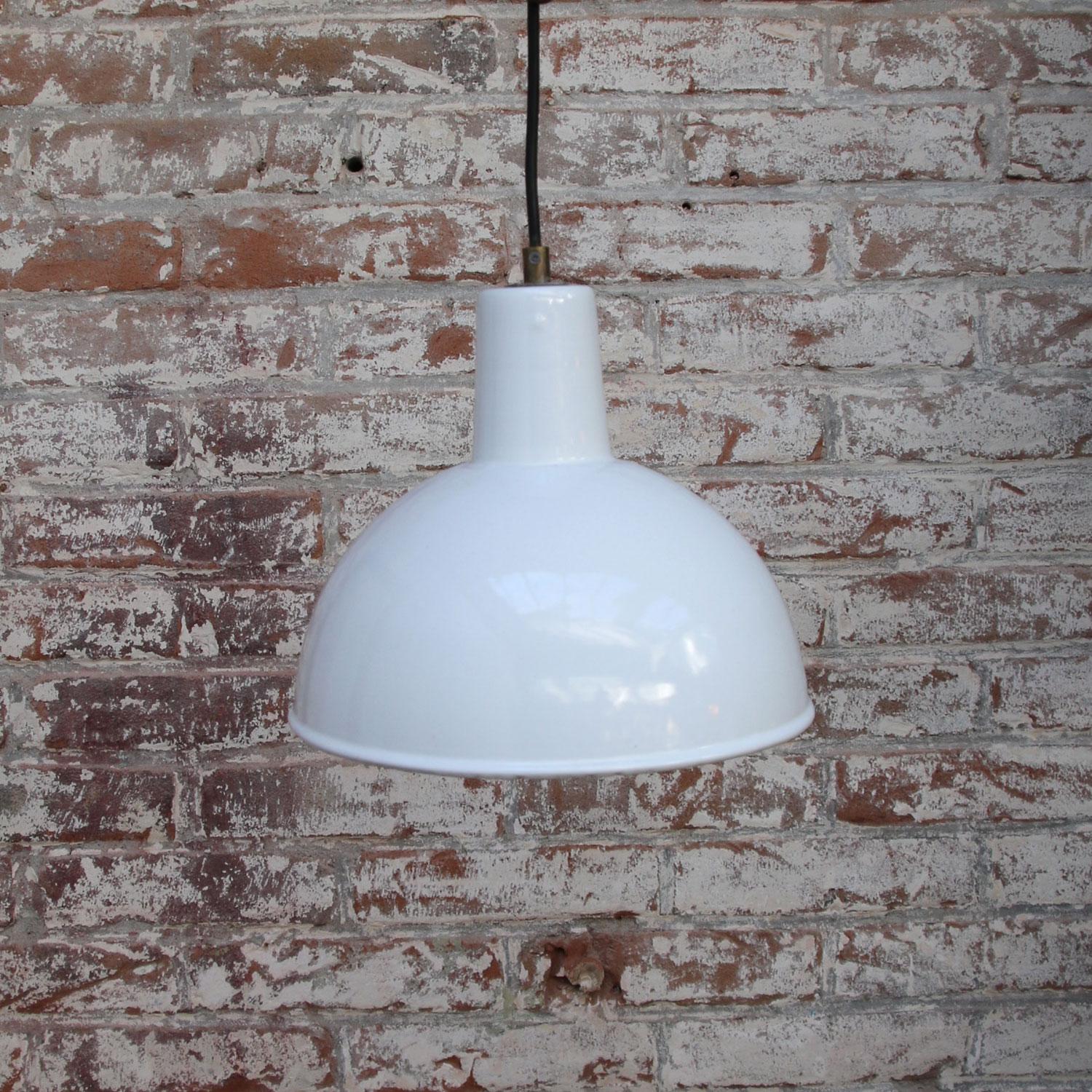 White Enamel Vintage Industrial Factory Pendant Hanging Lights In Excellent Condition In Amsterdam, NL
