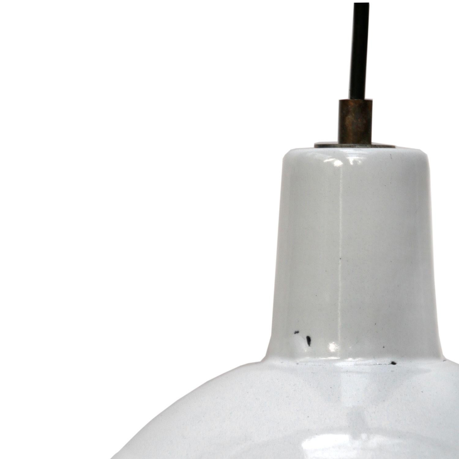 Factory hanging light. White enamel. White interior.
Brass strain relief with 2 meter wire.  

Measure: Weight: 1.0 kg / 2.2 lb

Priced per individual item. All lamps have been made suitable by international standards for incandescent light
