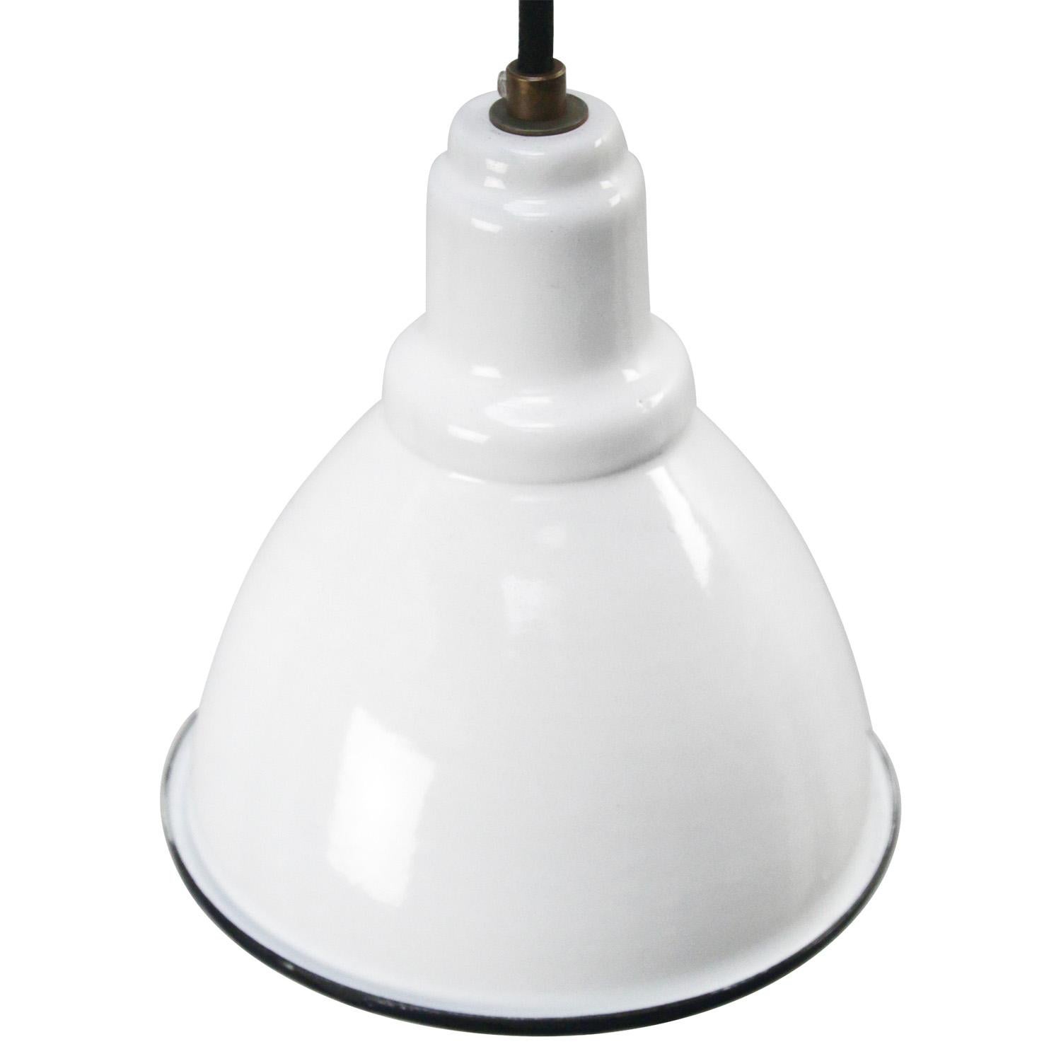 Small factory hanging light. White enamel. White interior.
Brass strain relief with two meter wire.

Measure: Weight: 0.6 kg / 1.3 lb

Priced per individual item. All lamps have been made suitable by international standards for incandescent
