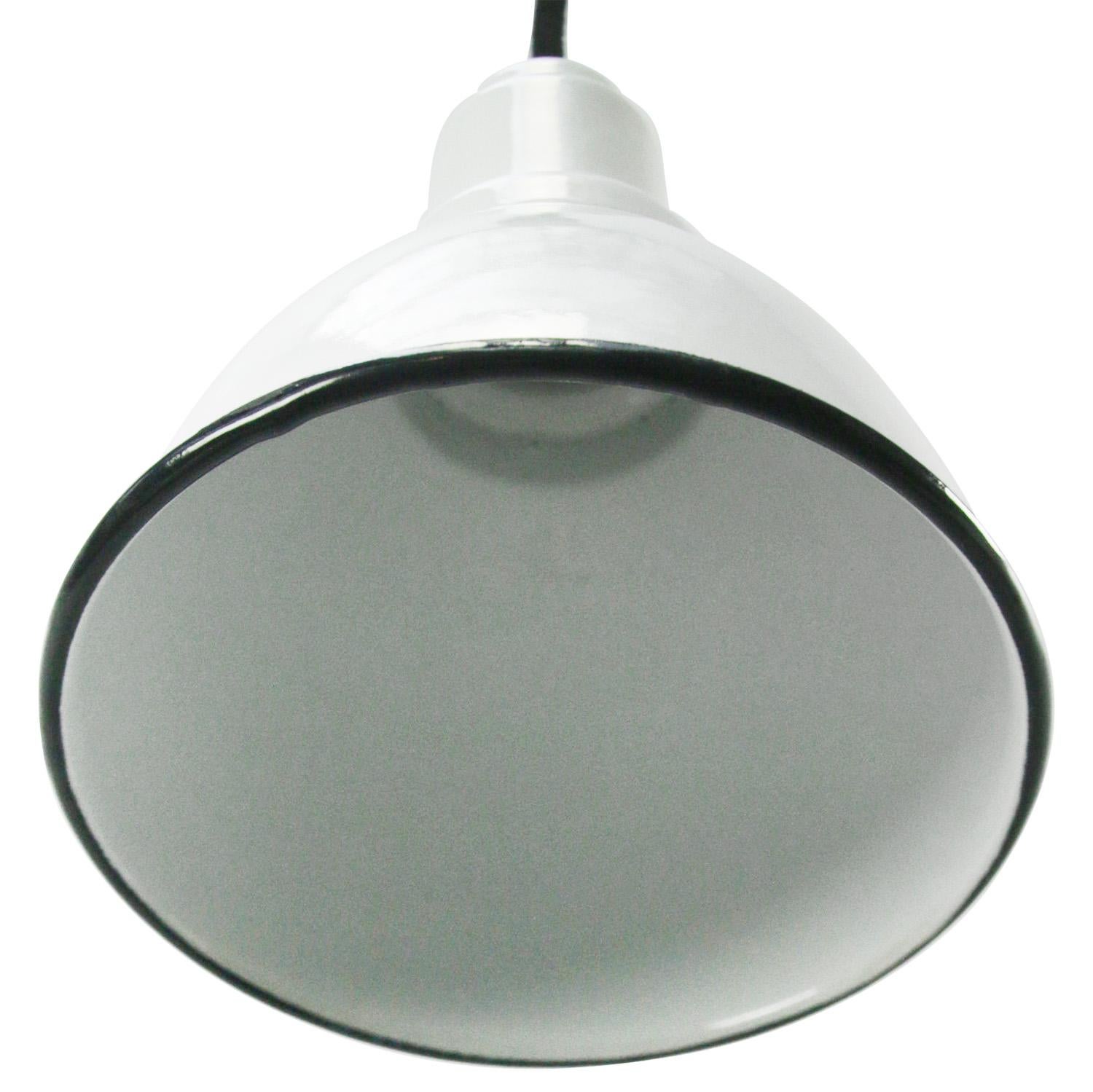 Industriel Lampe pendante d'usine industrielle vintage en émail blanc Lights Whiting en vente