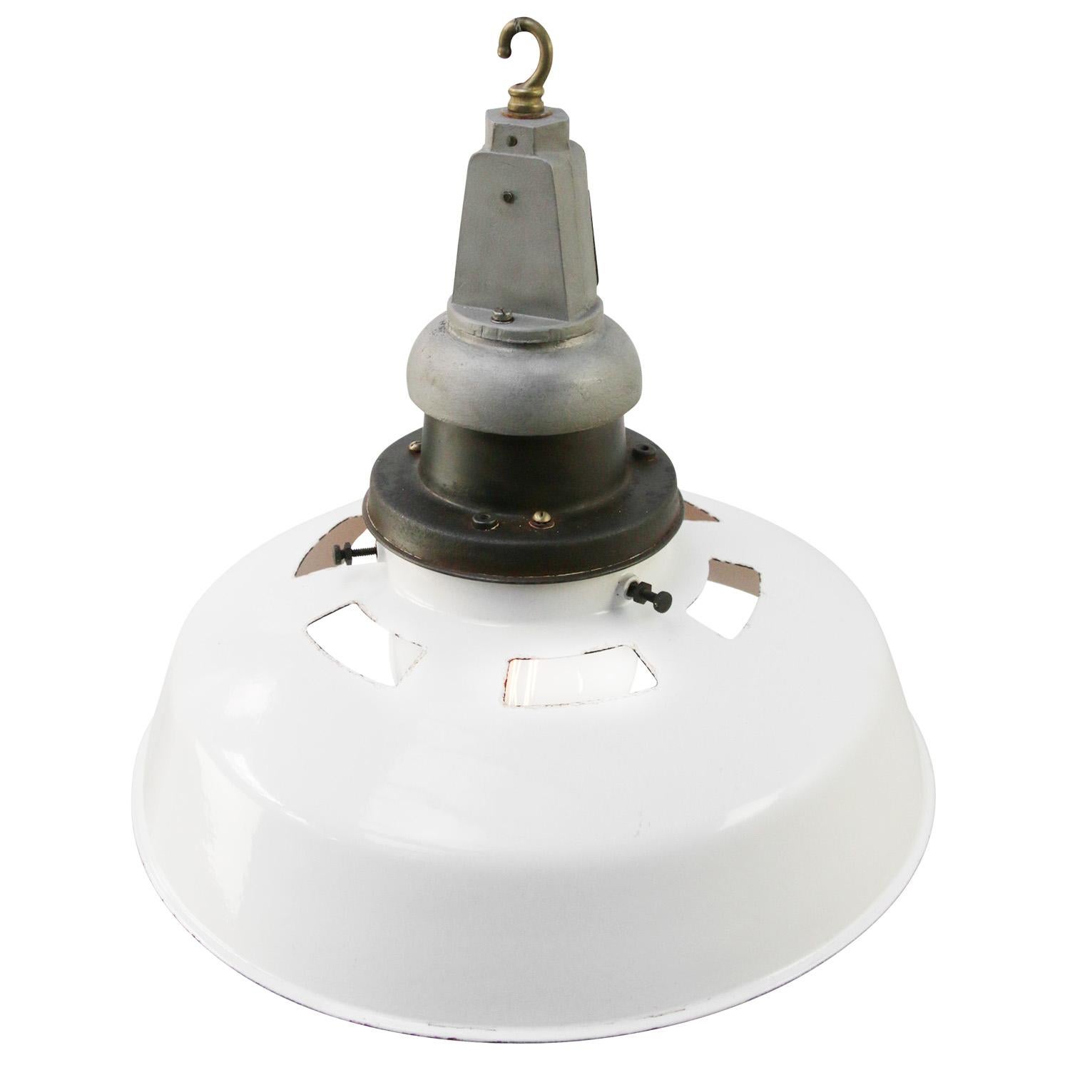 British industrial factory pendant light by Benjamin
White enamel white interior.
Metal top

Weight 2.10 kg / 4.6 lb

Priced per individual item. All lamps have been made suitable by international standards for incandescent light bulbs,