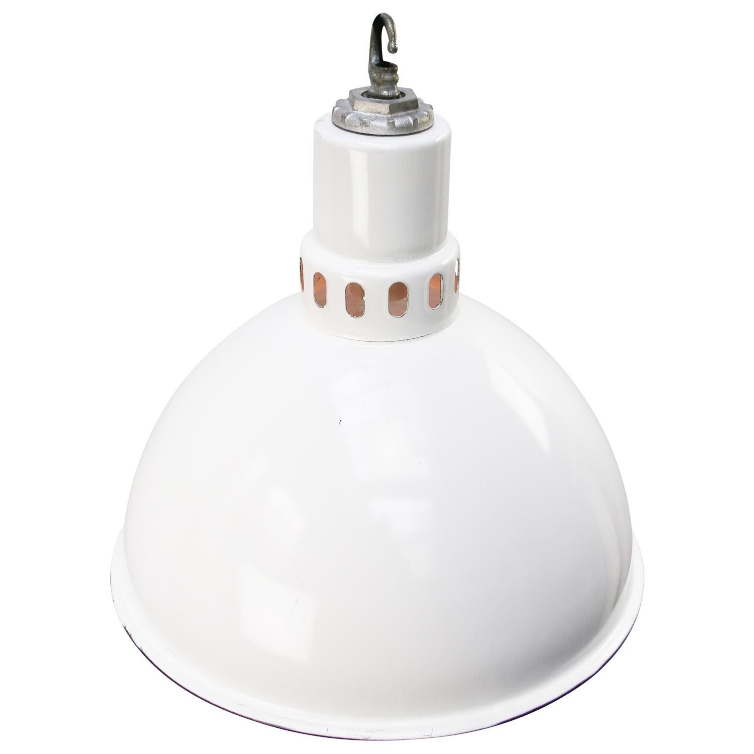 American industrial factory pendant light by Benjamin USA
White enamel, white interior.
Metal top

Weight 2.50 kg / 5.5 lb

Priced per individual item. All lamps have been made suitable by international standards for incandescent light bulbs,