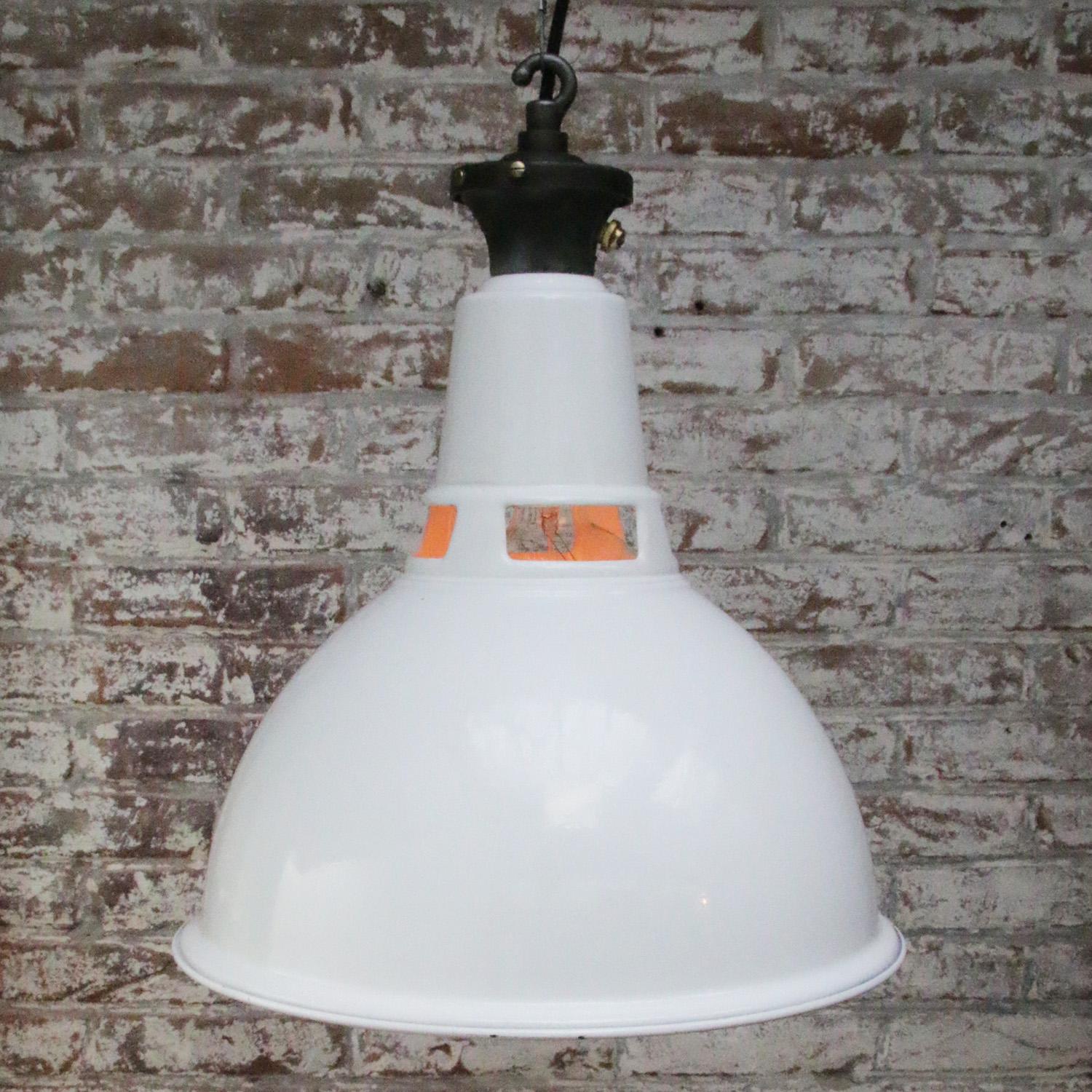 White Enamel Vintage Industrial Factory Pendant Lights by Benjamin UK In Good Condition For Sale In Amsterdam, NL