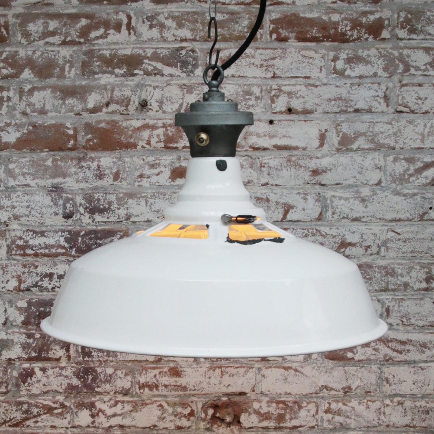 White Enamel Vintage Industrial Factory Pendant Lights by Benjamin USA In Good Condition In Amsterdam, NL
