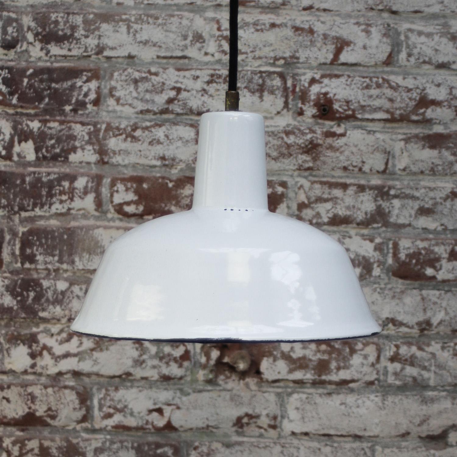 White Enamel Vintage Industrial Factory Pendant Lights In Good Condition For Sale In Amsterdam, NL