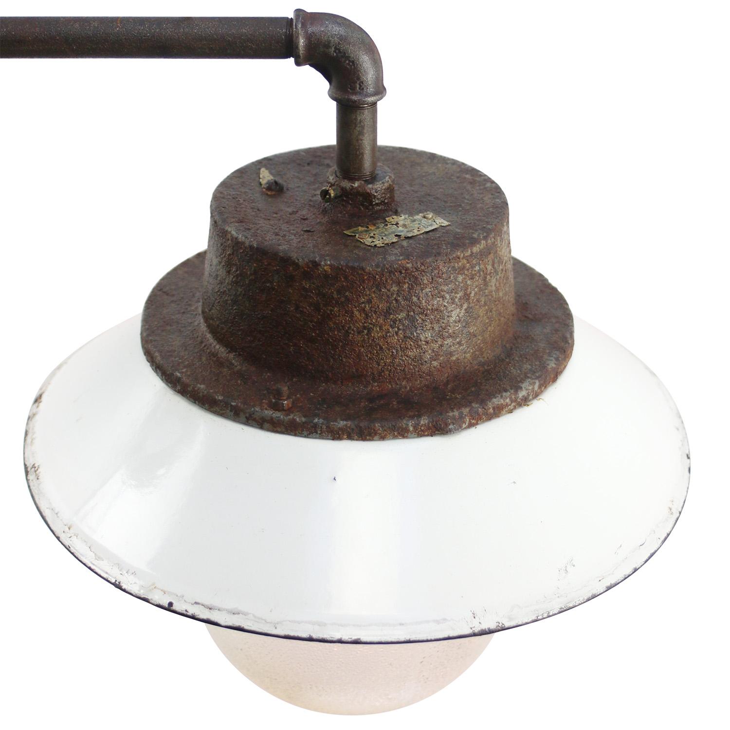 Weiße Emaille Vintage Industrial Frosted Glass Scones Wall Lights (Industriell) im Angebot