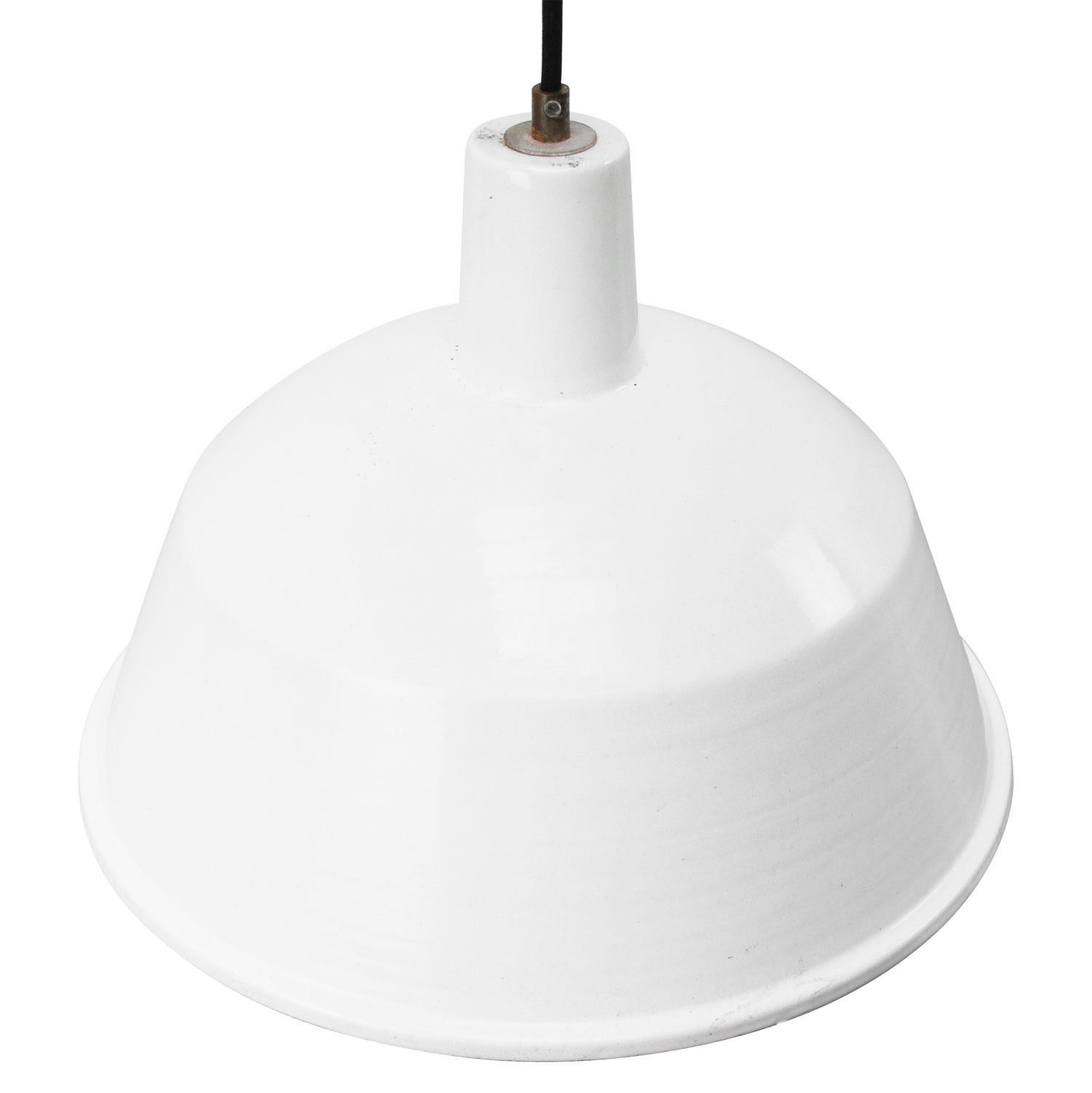 White industrial pendant.
Vintage, high quality. New old stock.

Weight: 1.2 kg or 2.6 lb.

Priced per individual item. All lamps have been made suitable by international standards for incandescent light bulbs, energy-efficient and LED bulbs.
